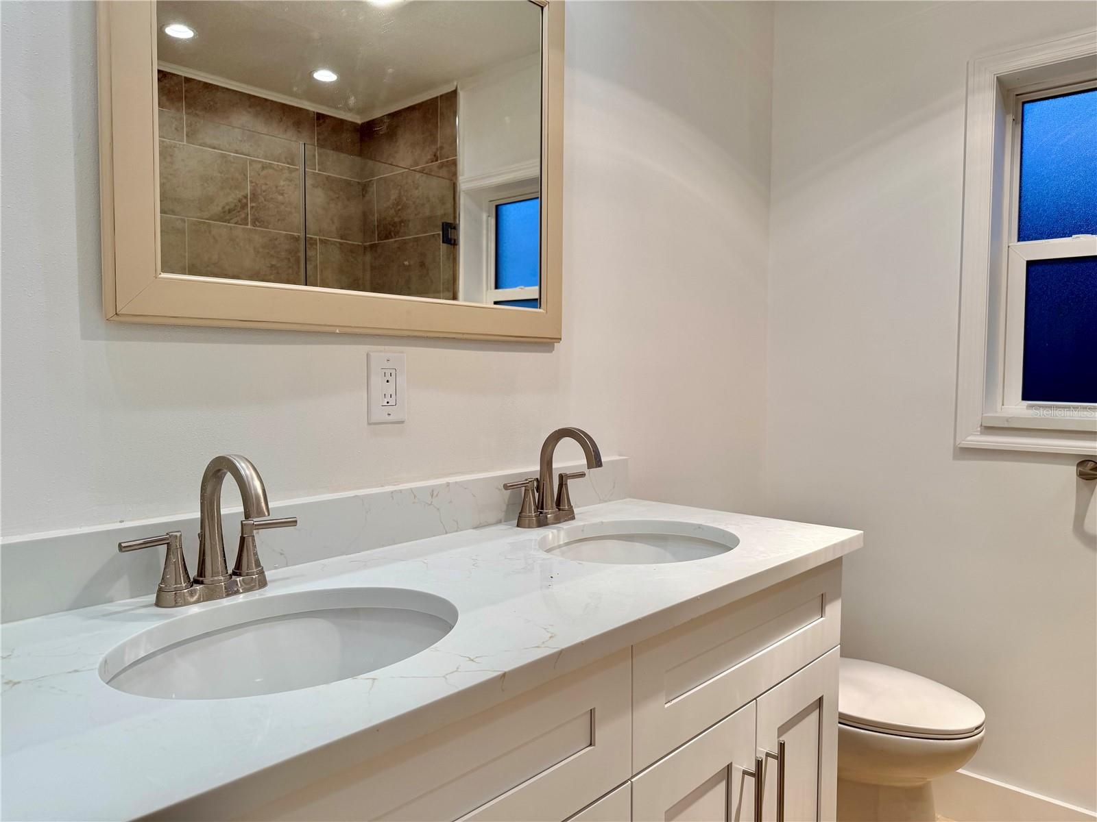 902 OAKWOOD DR — photo 22