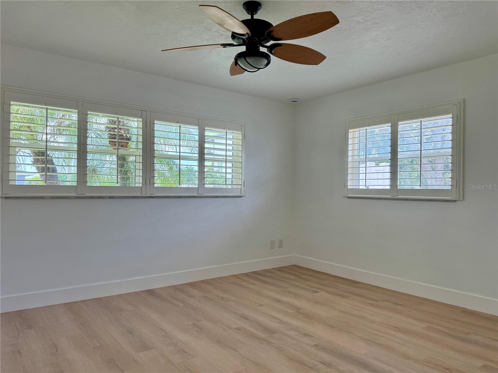 902 OAKWOOD DR — photo 15