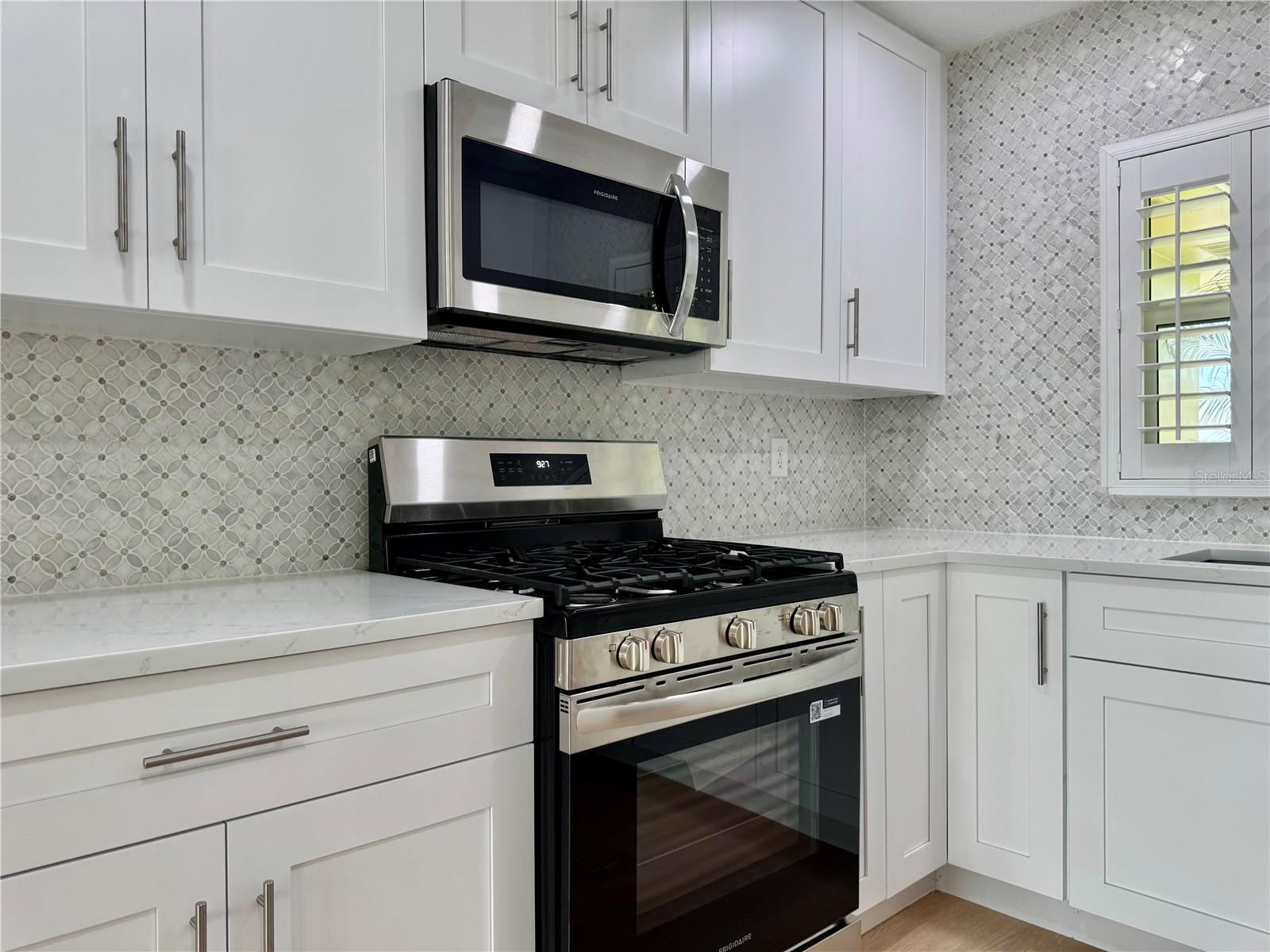 902 OAKWOOD DR — photo 11