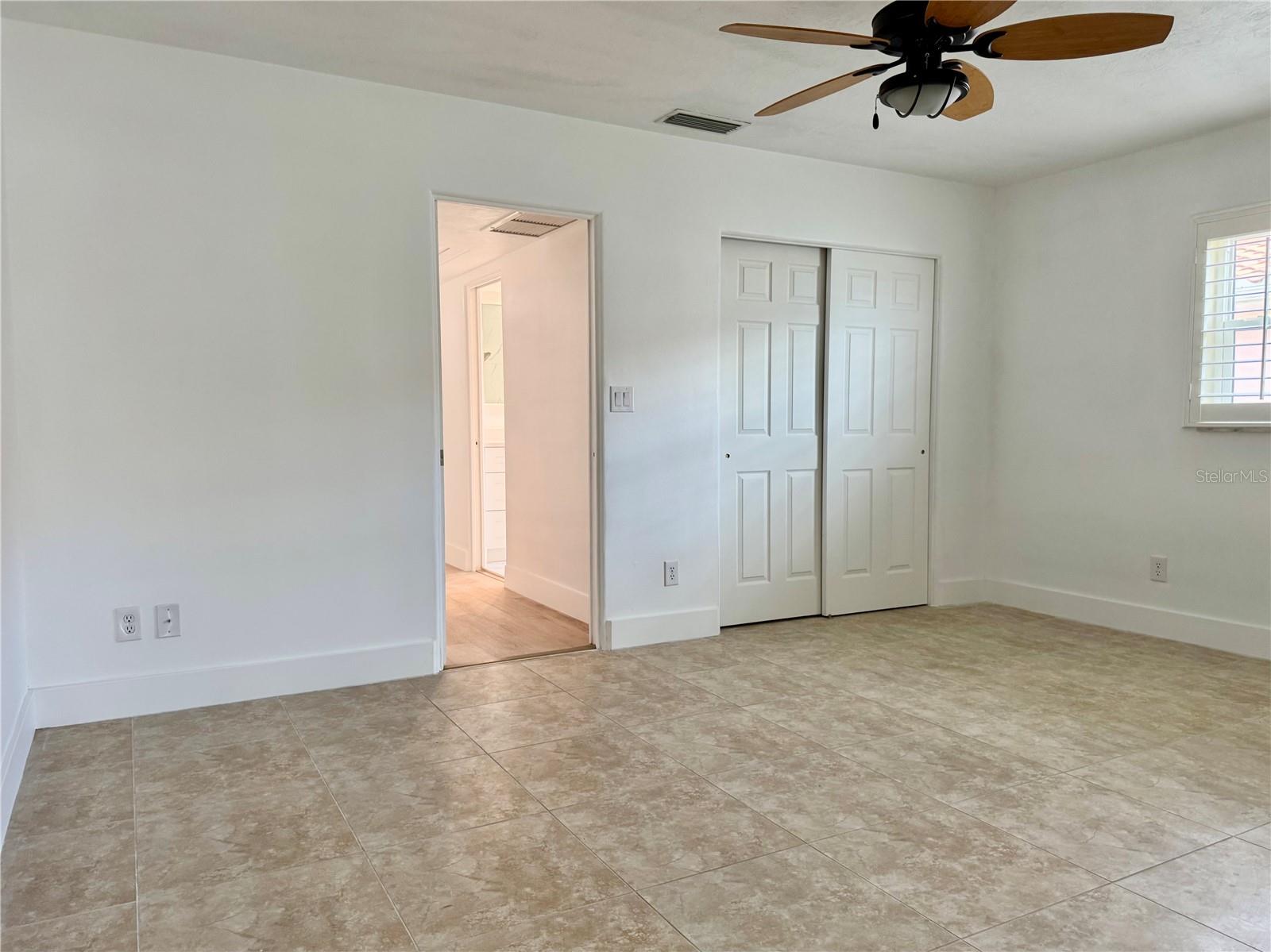 902 OAKWOOD DR — photo 21
