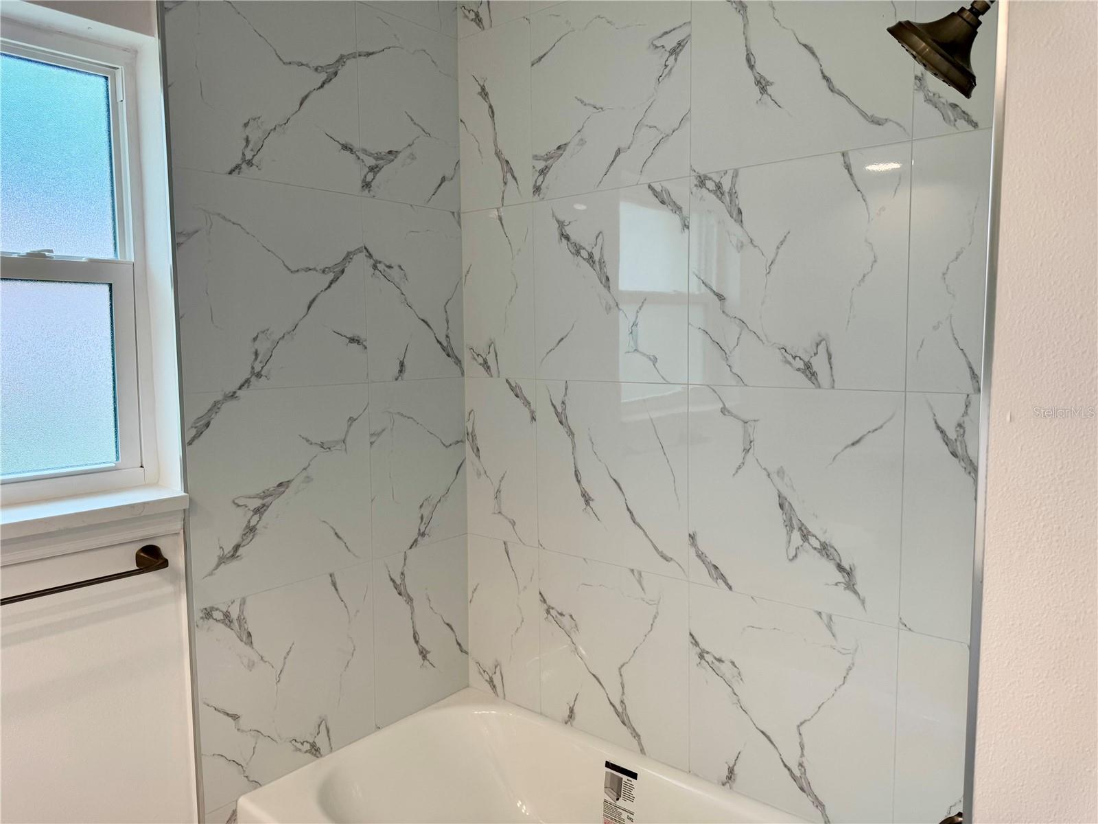902 OAKWOOD DR — photo 18
