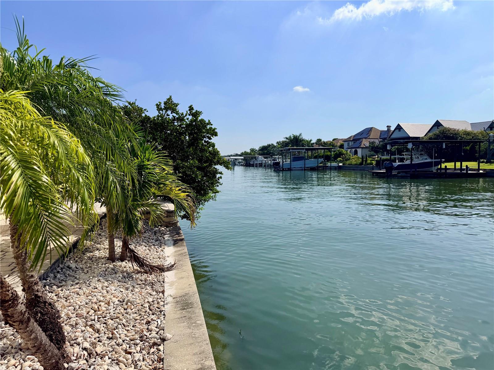 902 OAKWOOD DR — photo 32