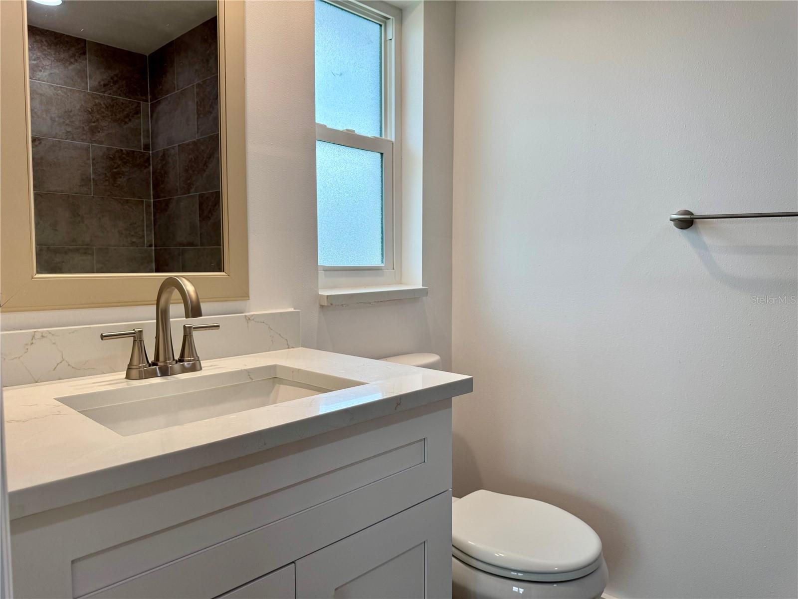 902 OAKWOOD DR — photo 13