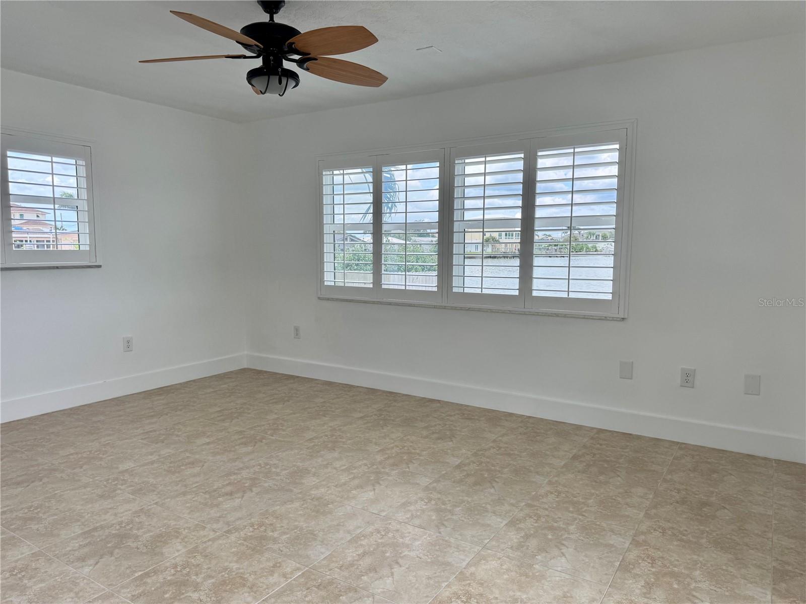 902 OAKWOOD DR — photo 19