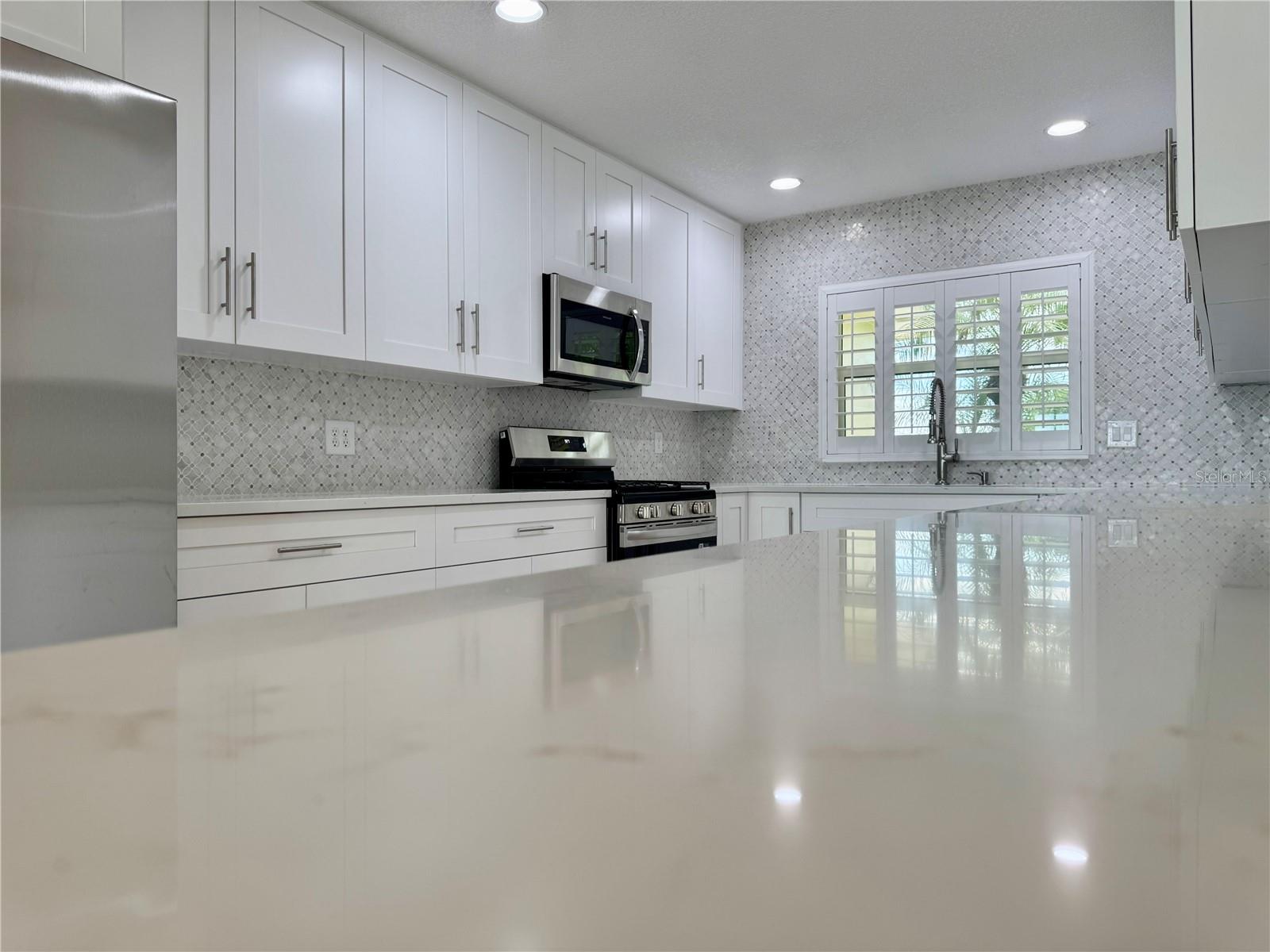 902 OAKWOOD DR — photo 9