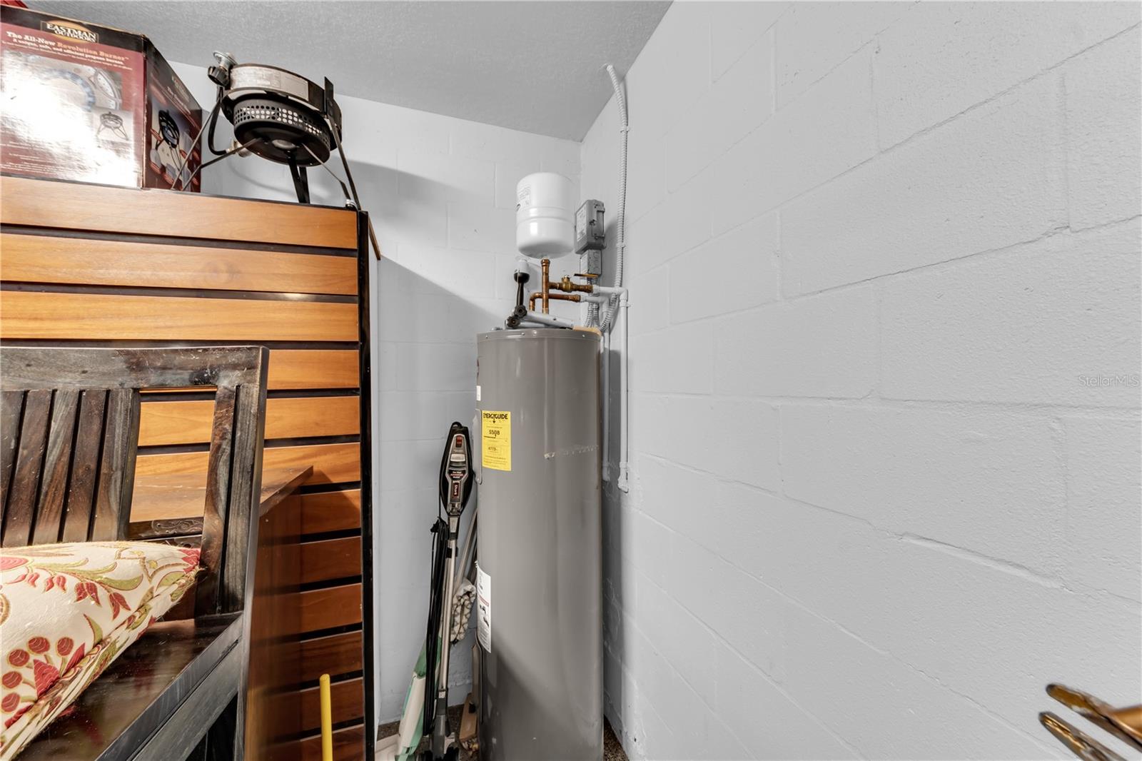 1421 RIDGE TER — photo 35