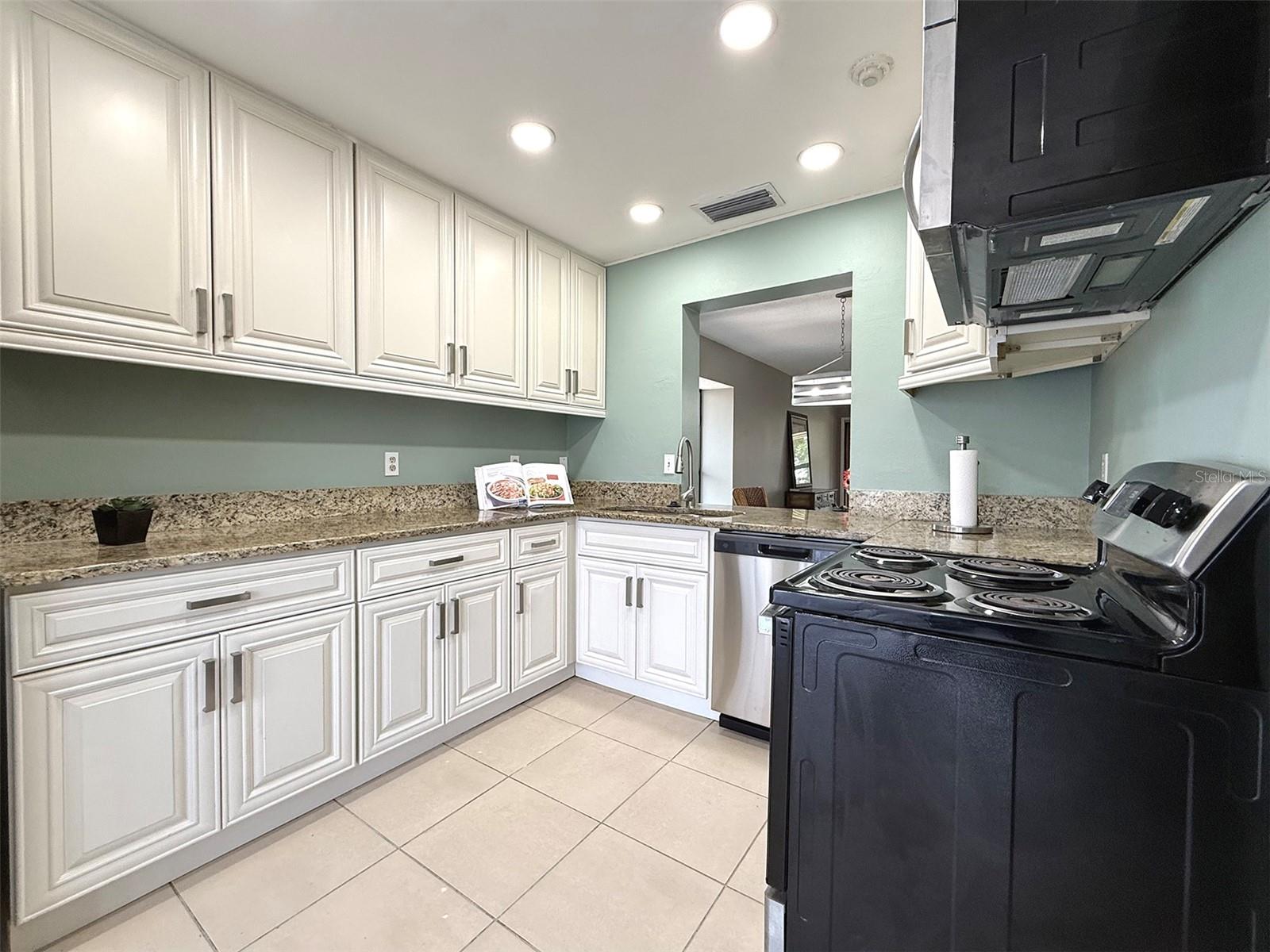942 N BENEVA RD #V28 — photo 4