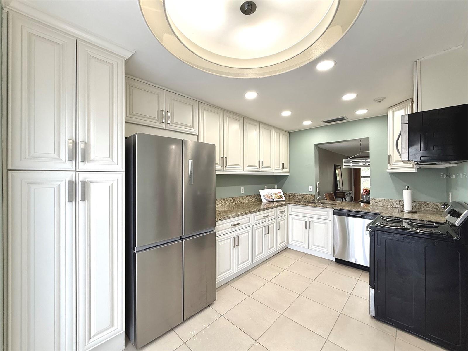 942 N BENEVA RD #V28 — photo 3