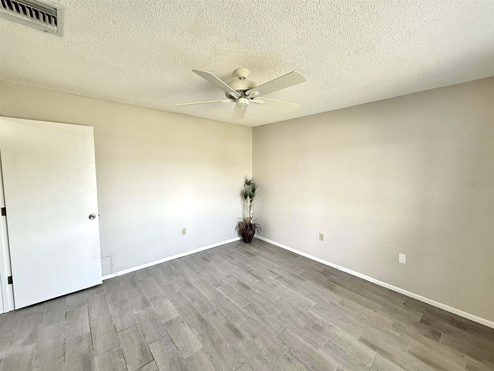 942 N BENEVA RD #V28 — photo 18