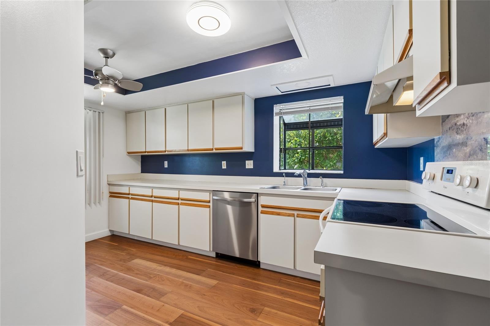 11800 PARK BLVD #401 — photo 8