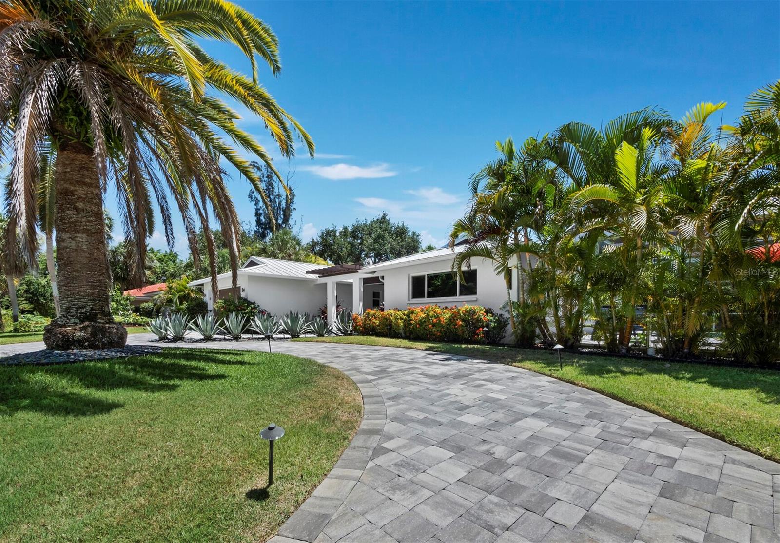 622 TROPICAL CIR — photo 4