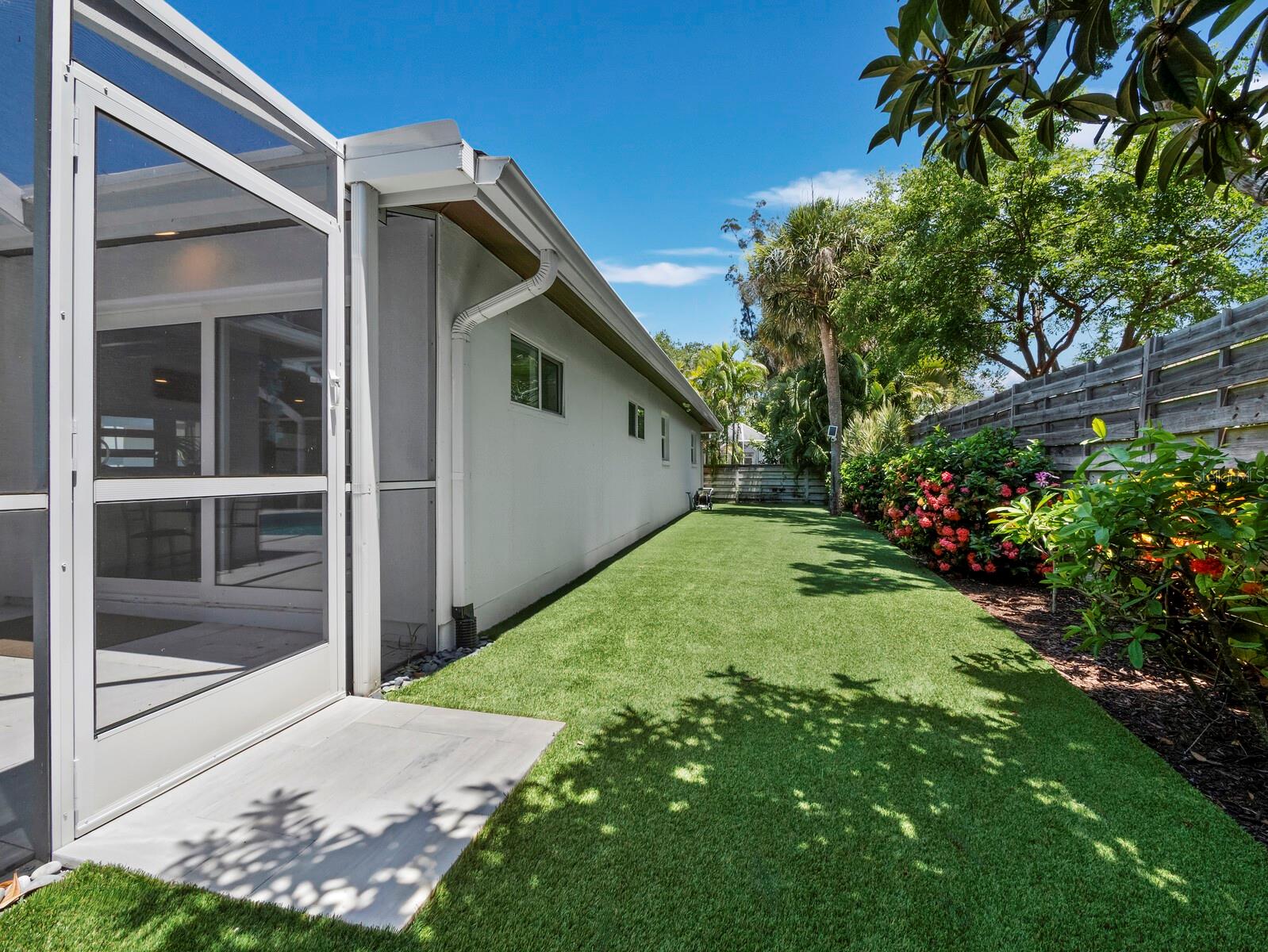 622 TROPICAL CIR — photo 33