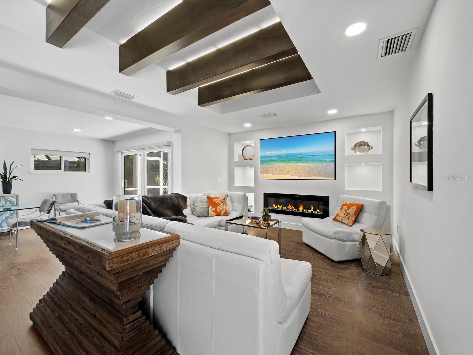 622 TROPICAL CIR — photo 8