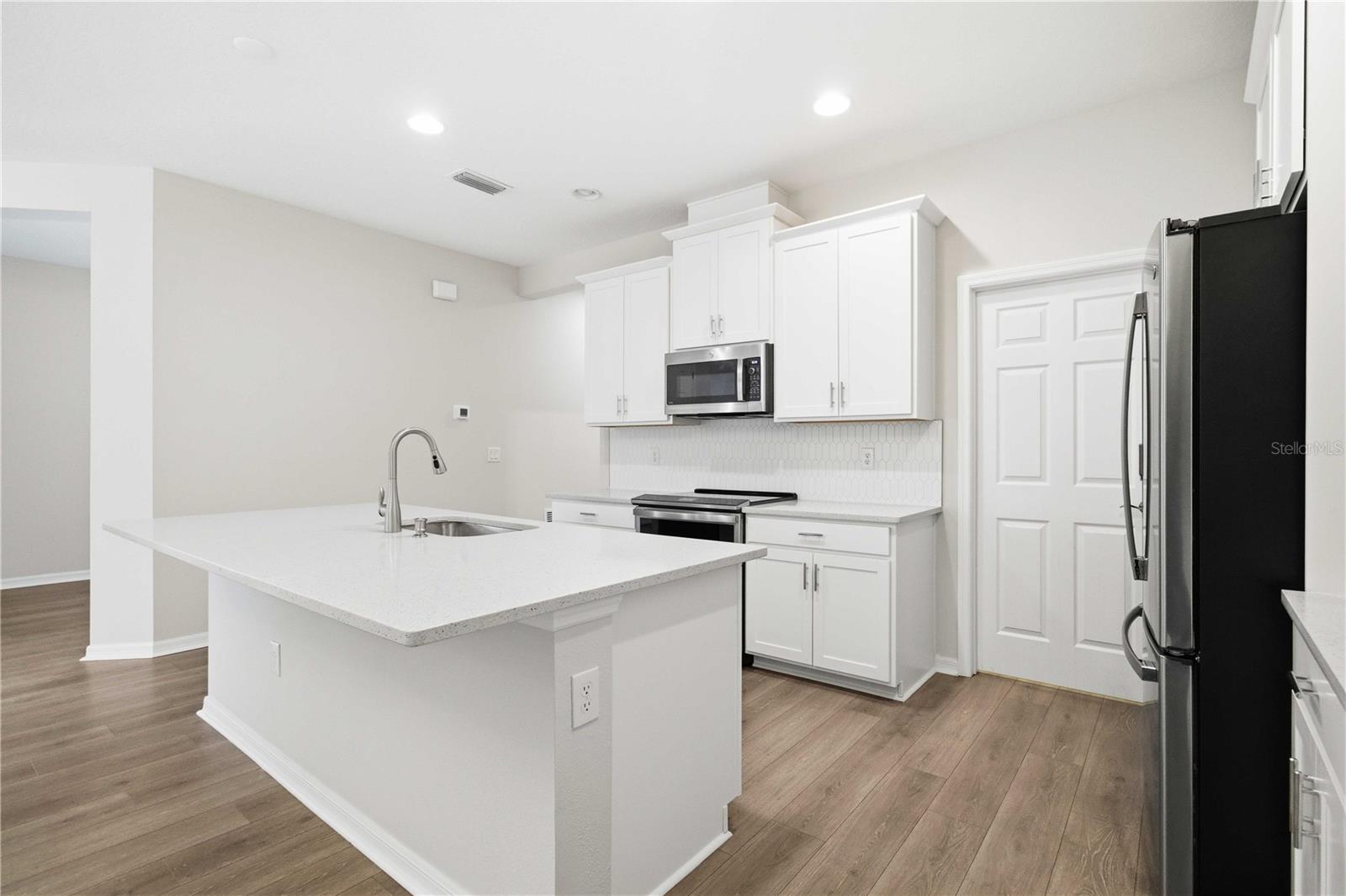 5918 FIORE DR — photo 8