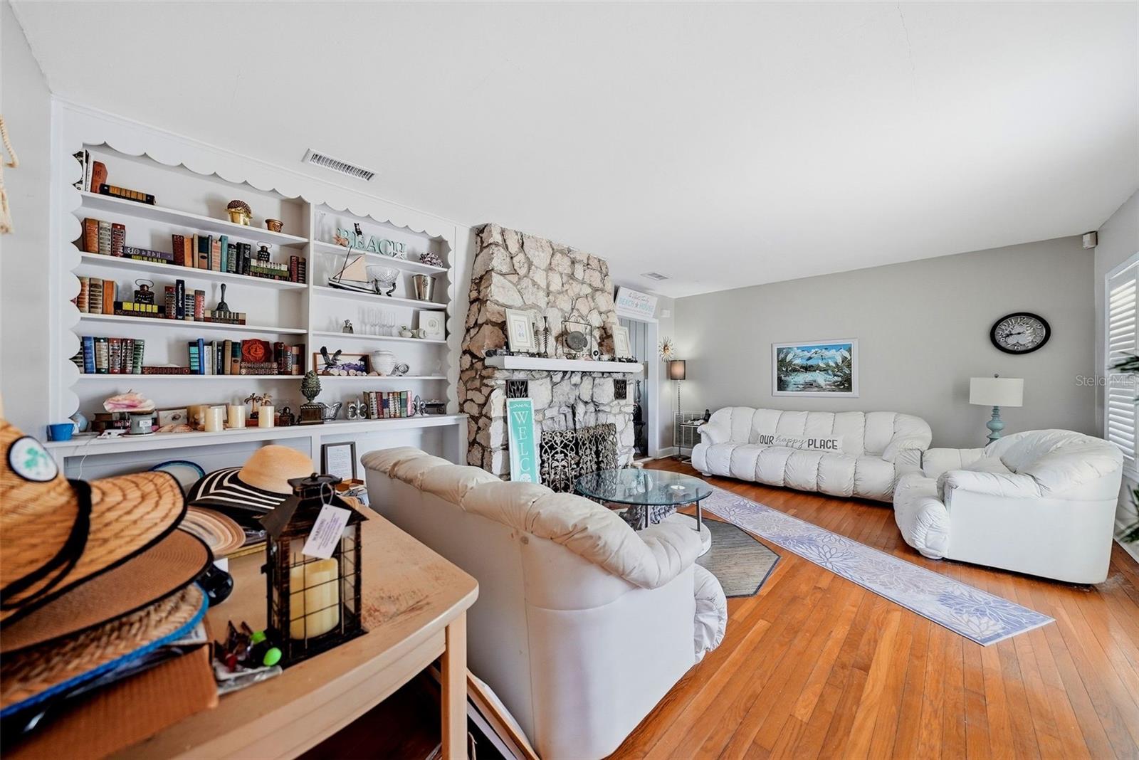 726 MANDALAY AVE — photo 5