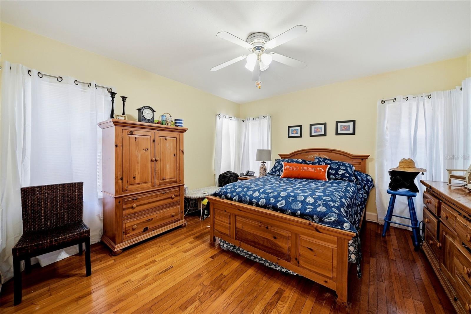 726 MANDALAY AVE — photo 19