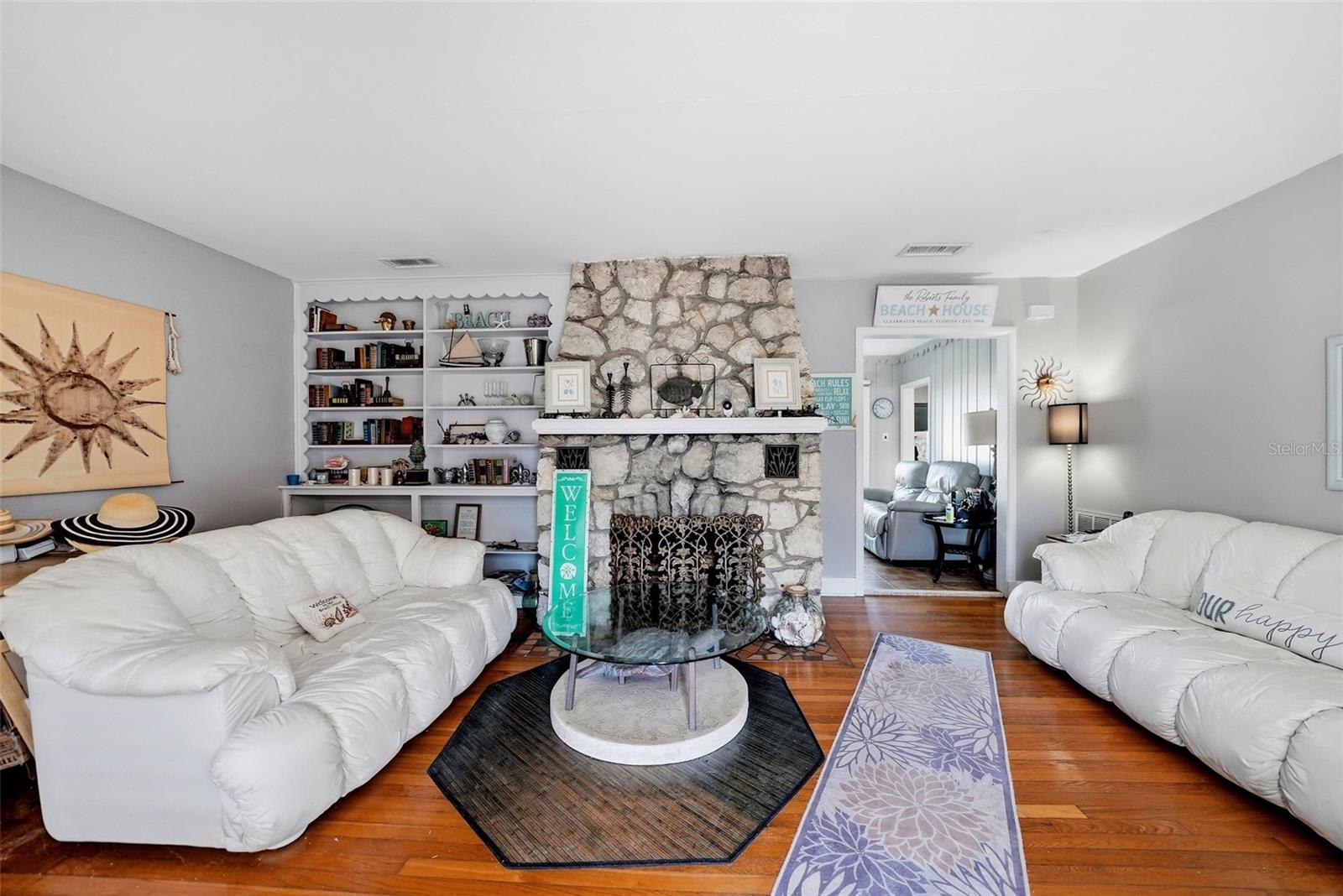 726 MANDALAY AVE — photo 6