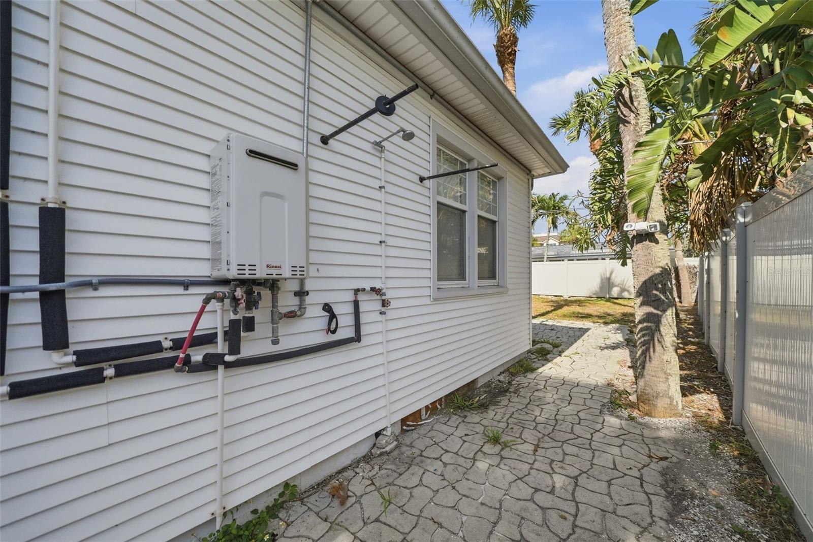 726 MANDALAY AVE — photo 34