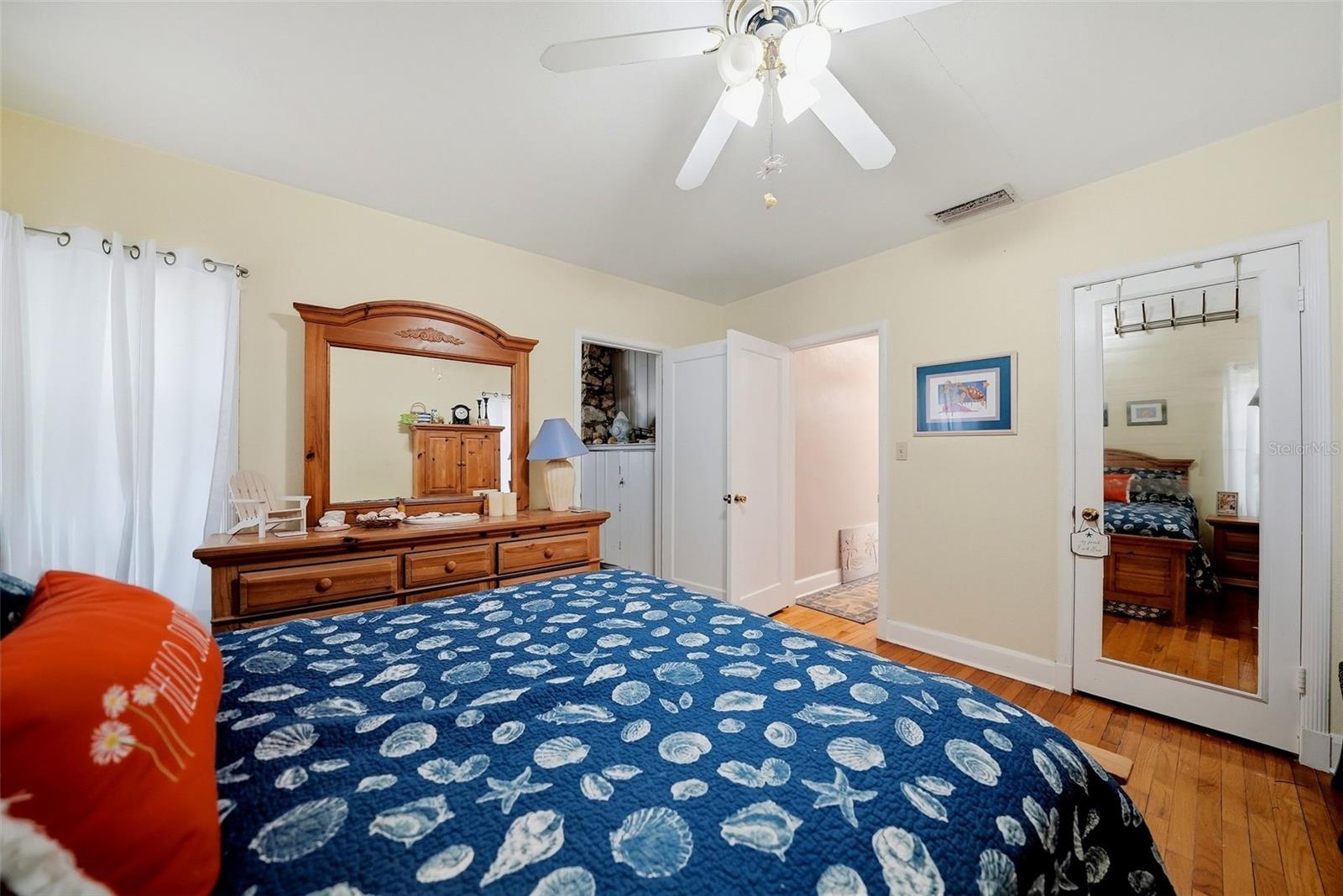 726 MANDALAY AVE — photo 18