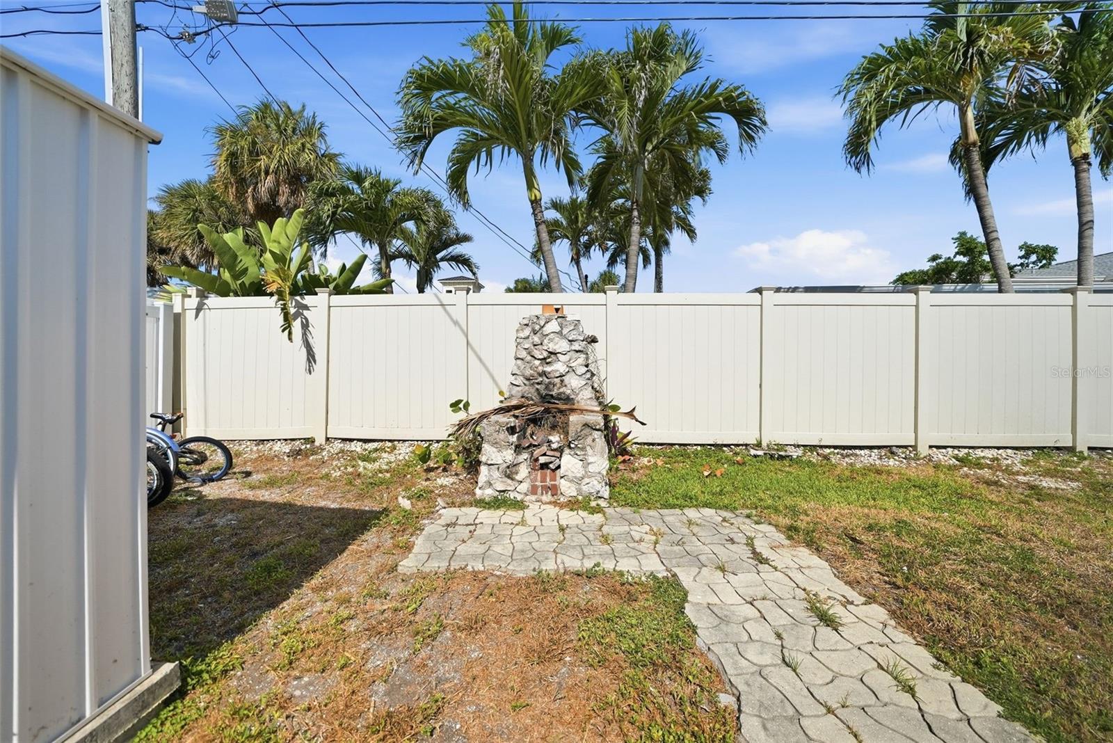 726 MANDALAY AVE — photo 31