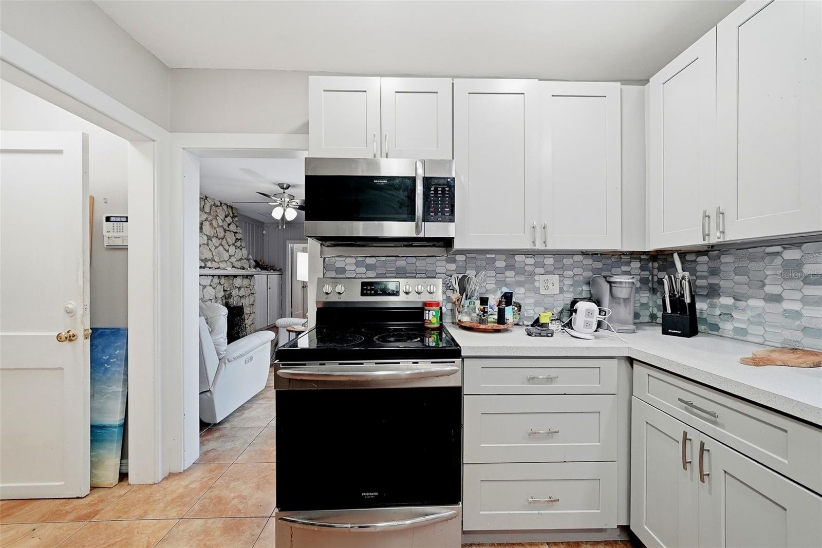 726 MANDALAY AVE — photo 8