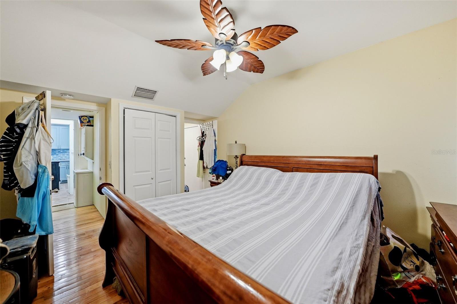 726 MANDALAY AVE — photo 15