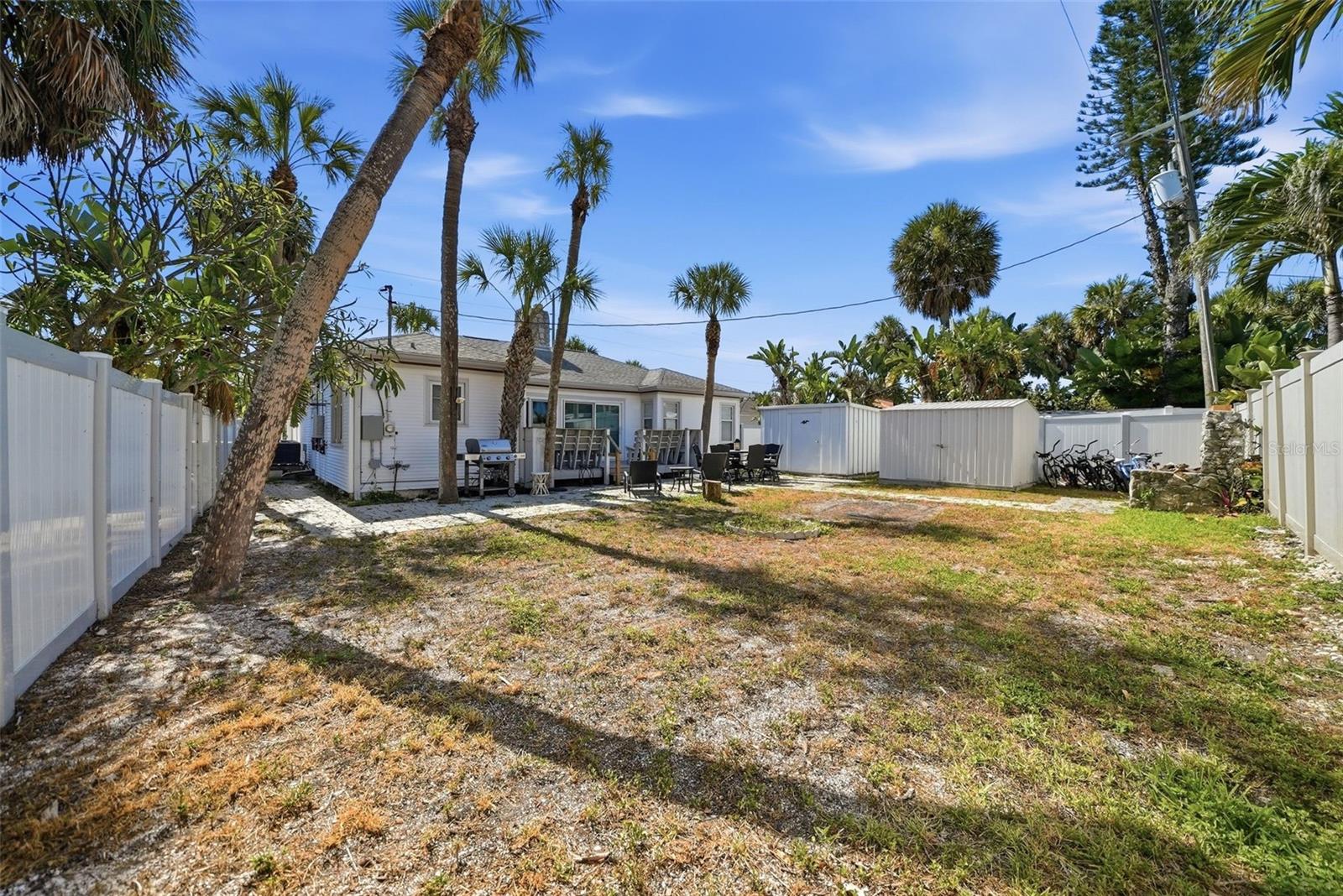 726 MANDALAY AVE — photo 33