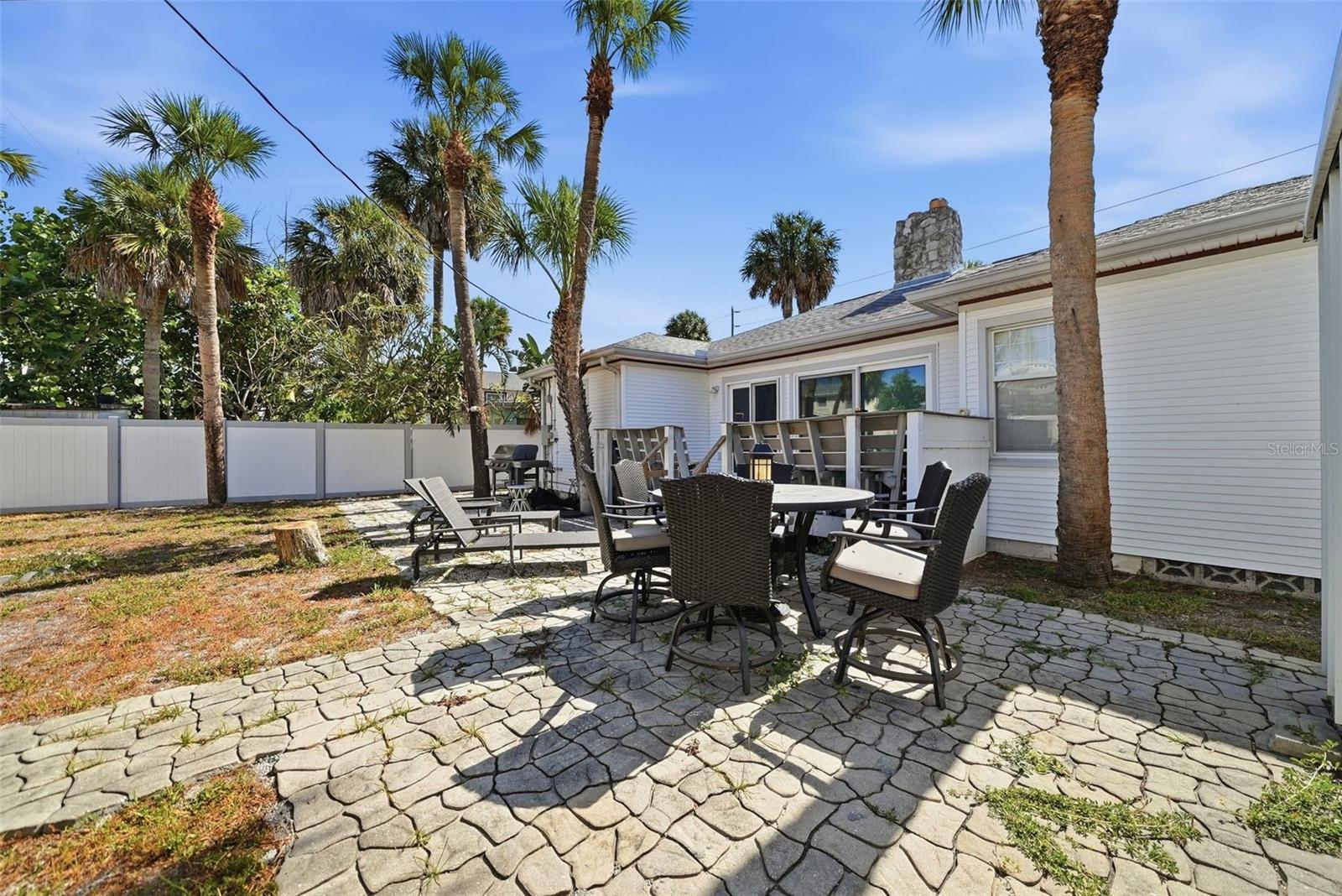 726 MANDALAY AVE — photo 27