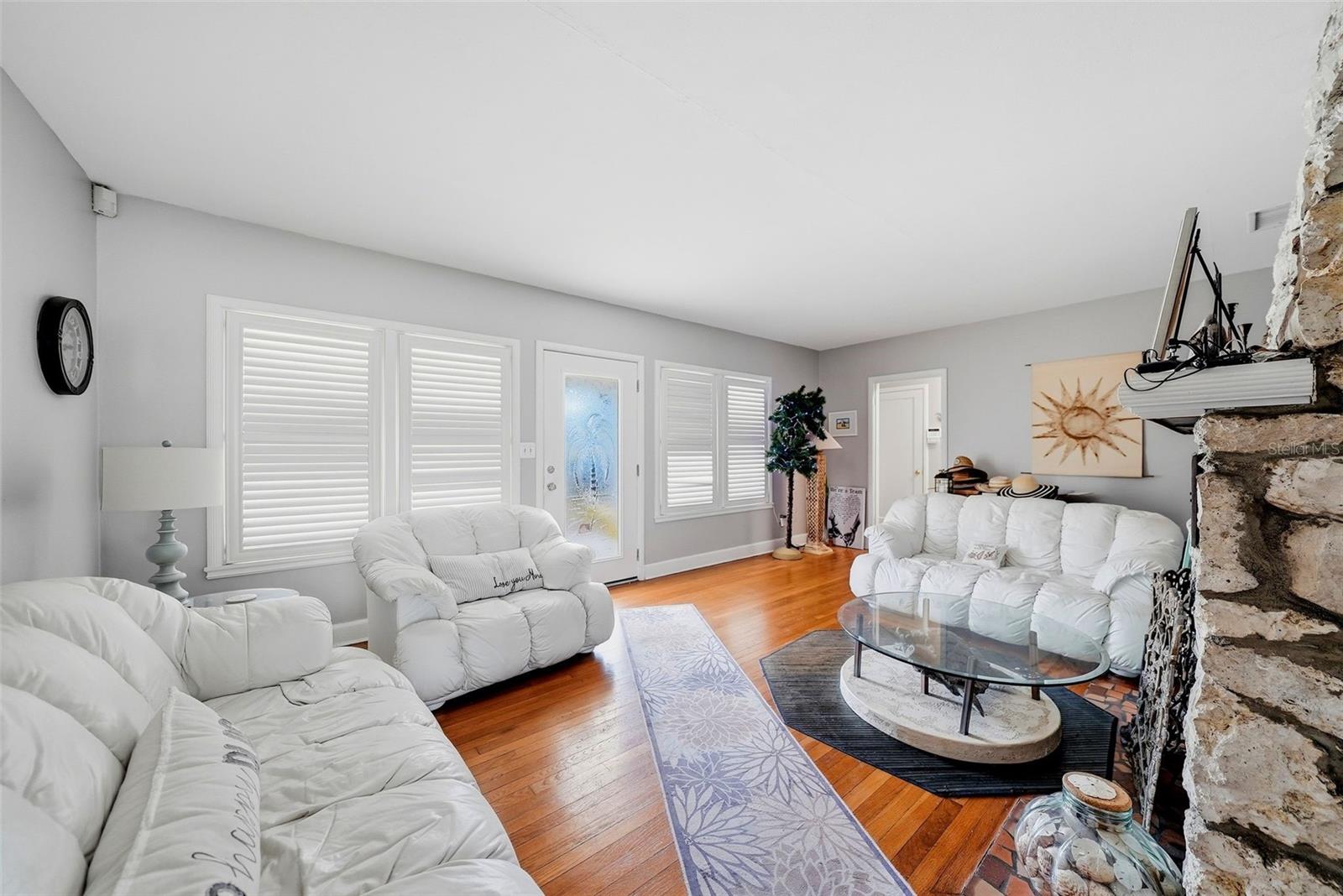 726 MANDALAY AVE — photo 7