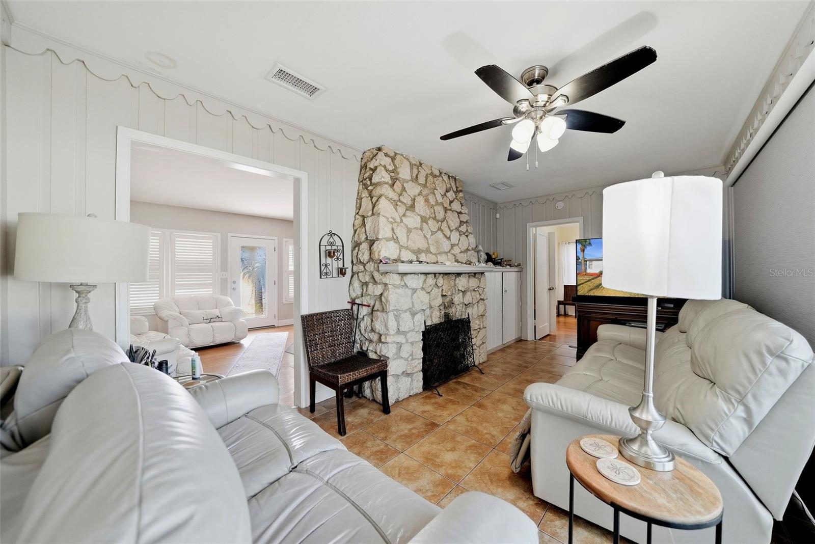 726 MANDALAY AVE — photo 12