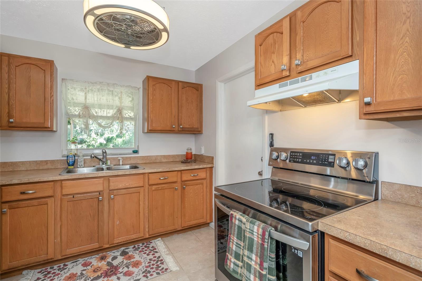 12212 FLORAL LN — photo 8
