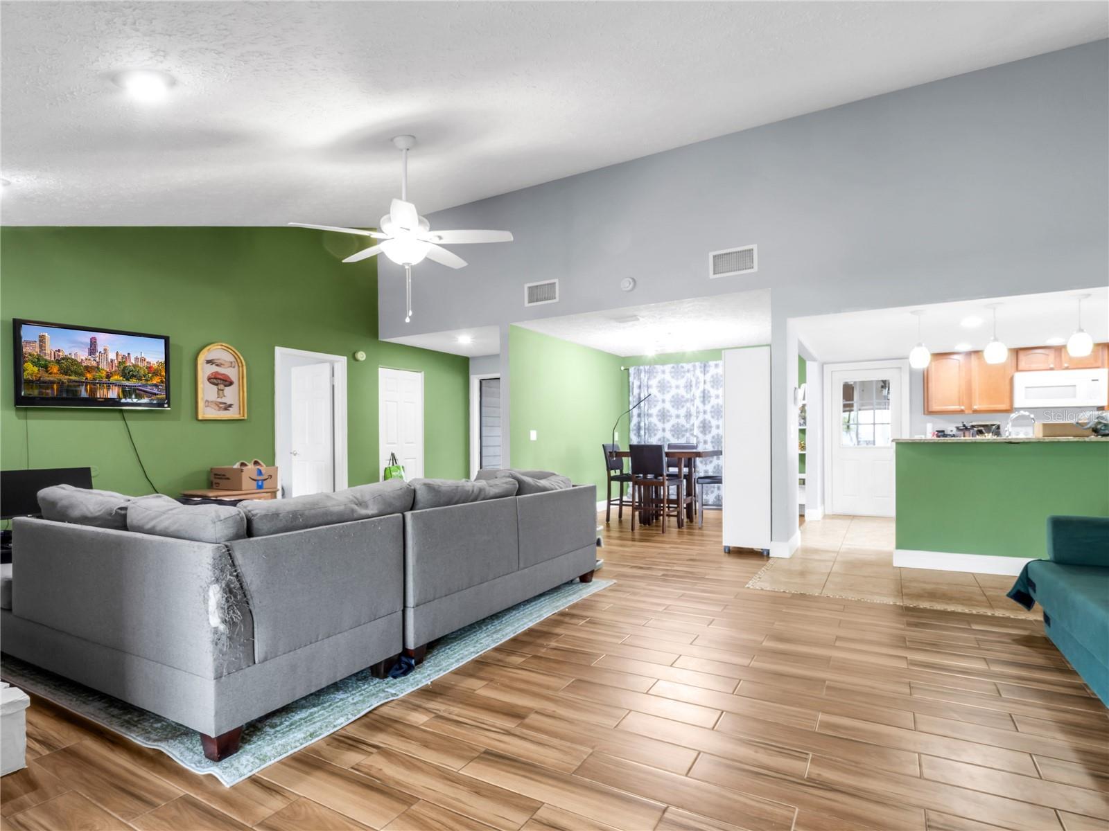 1702 SOUTHWIND DR — photo 37
