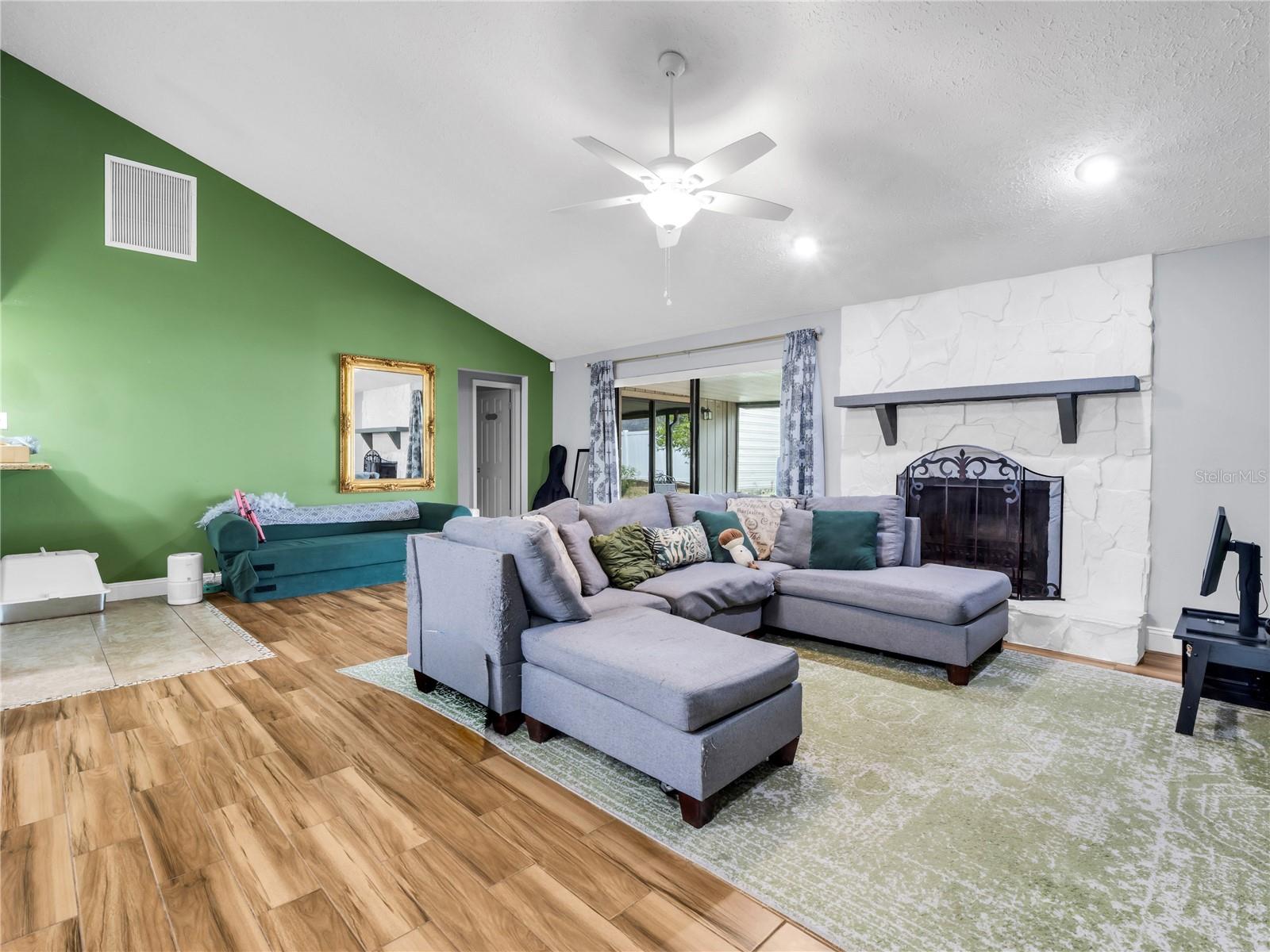 1702 SOUTHWIND DR — photo 28