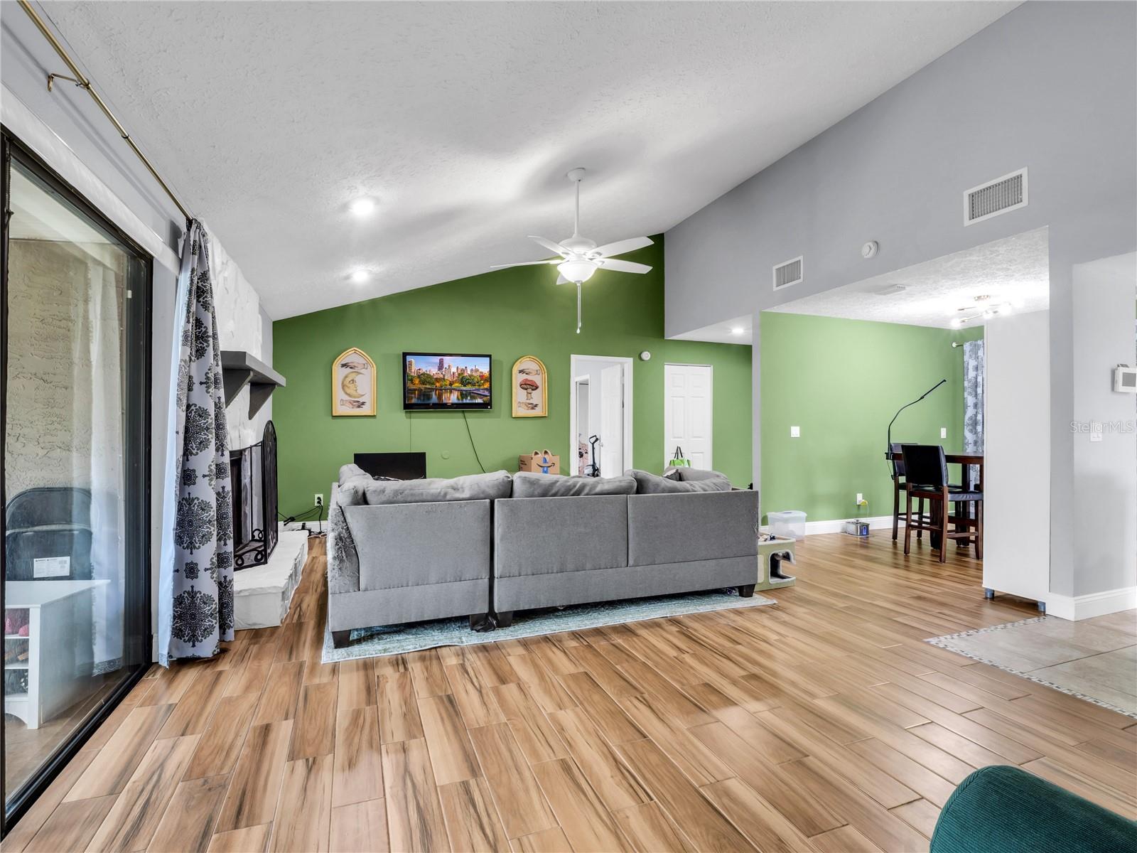 1702 SOUTHWIND DR — photo 40