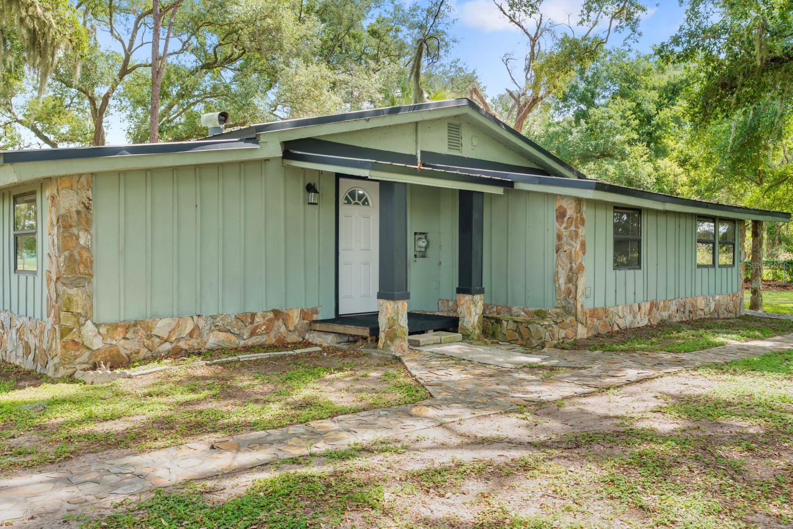 12616 THONOTOSASSA RD — photo 2