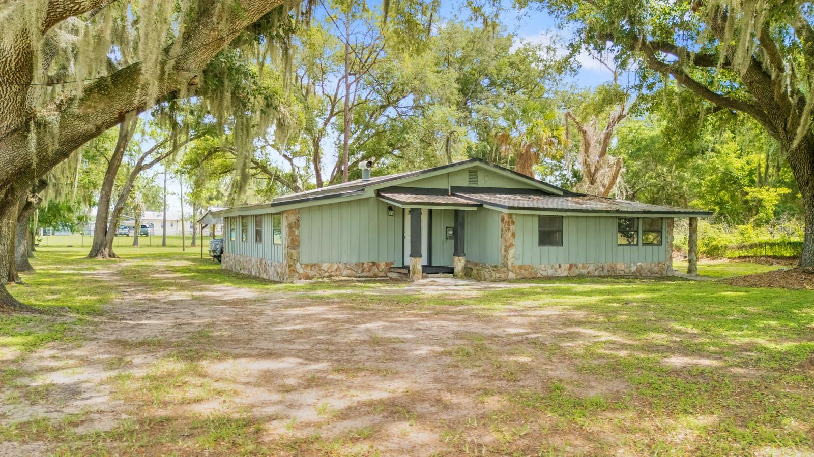 12616 THONOTOSASSA RD — photo 32