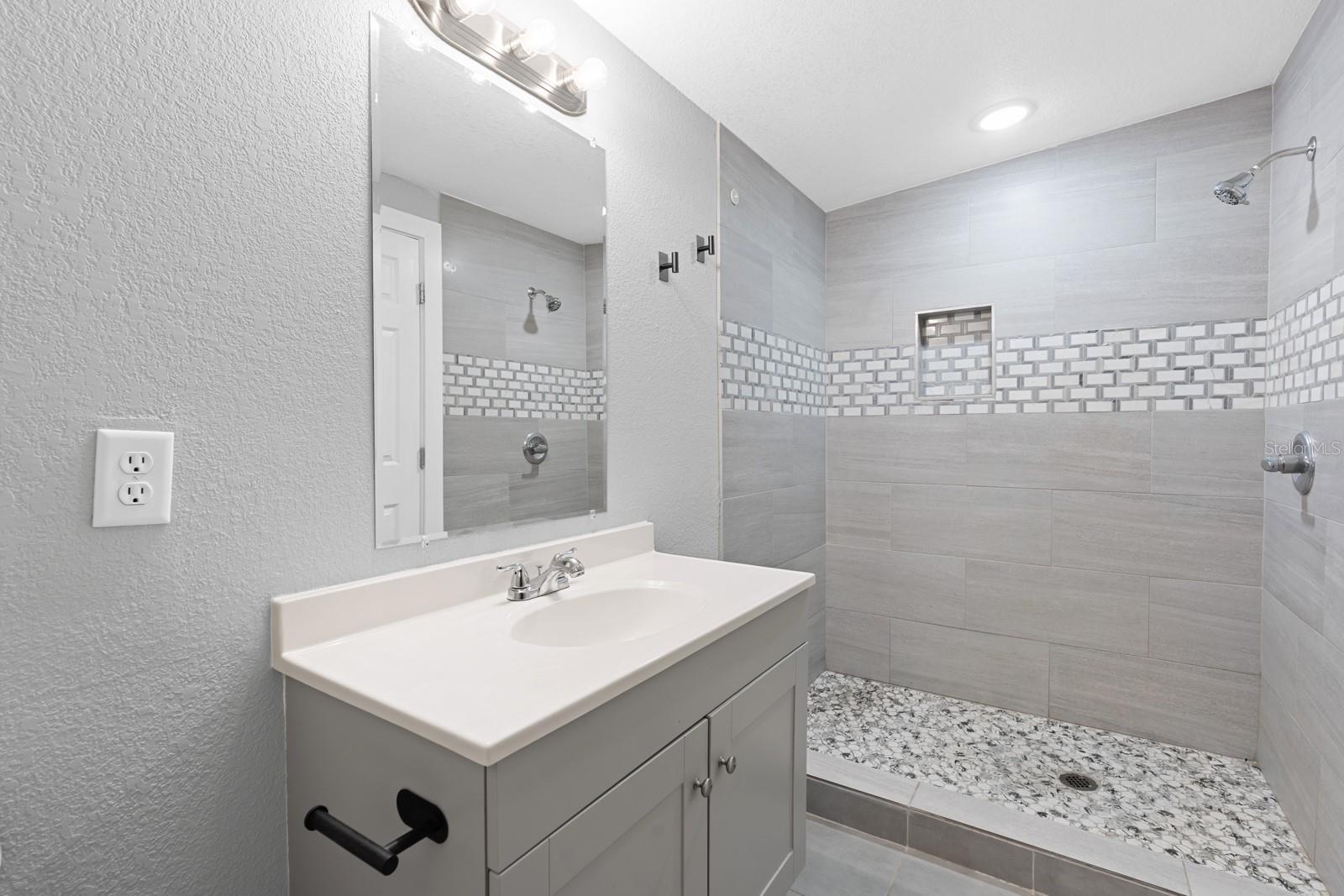 12616 THONOTOSASSA RD — photo 23