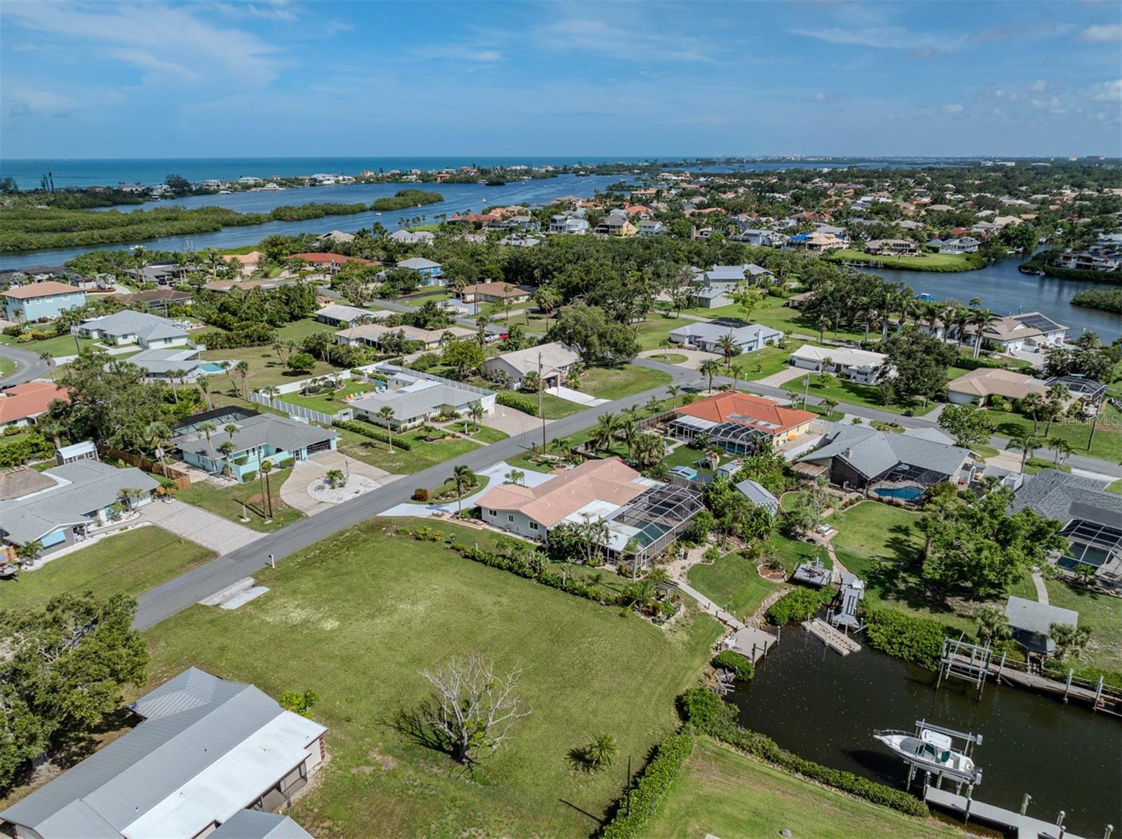 458 N SHORE DR — photo 22