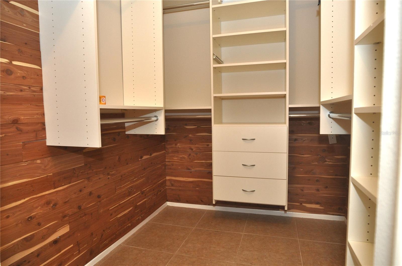 5565 SALEM SQUARE DR N — photo 8