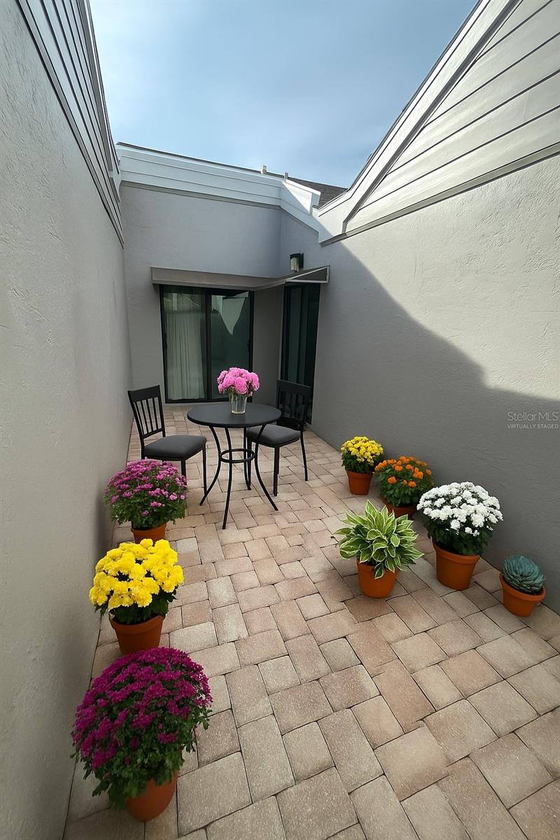 5565 SALEM SQUARE DR N — photo 11