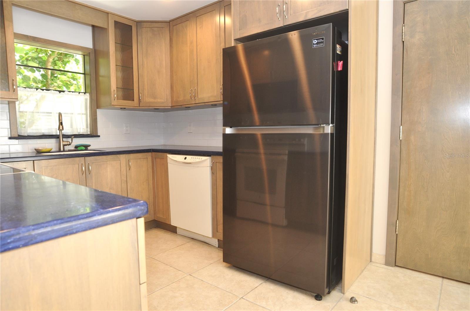 5565 SALEM SQUARE DR N — photo 24