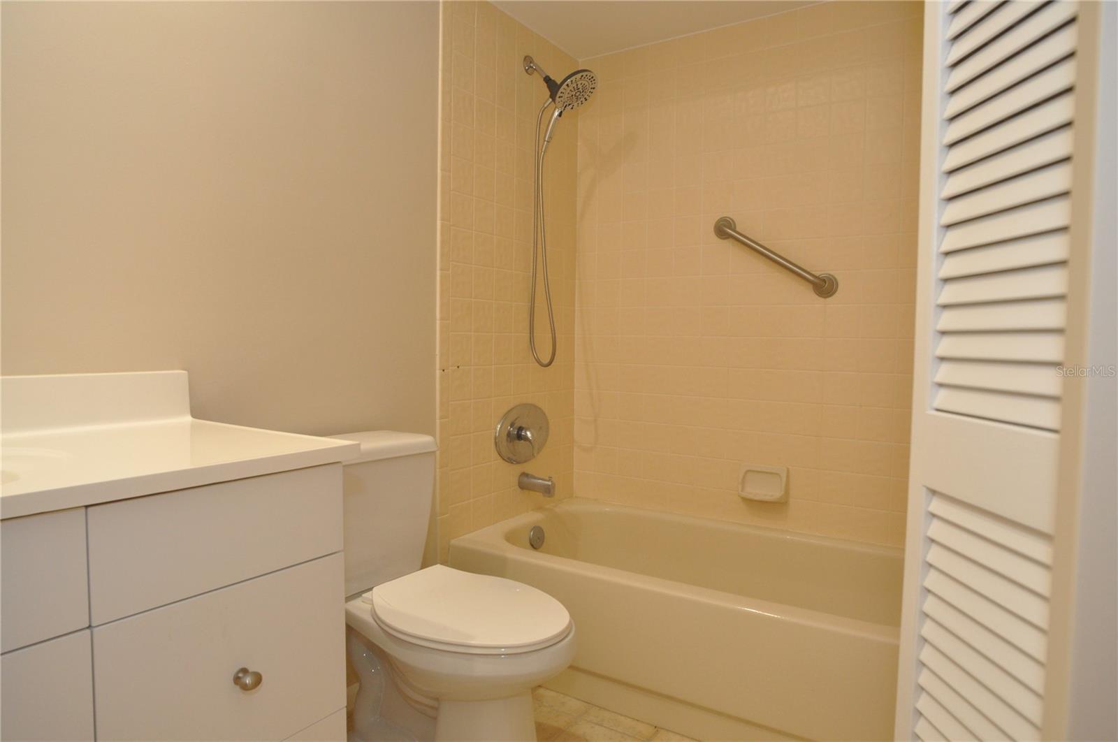 5565 SALEM SQUARE DR N — photo 29