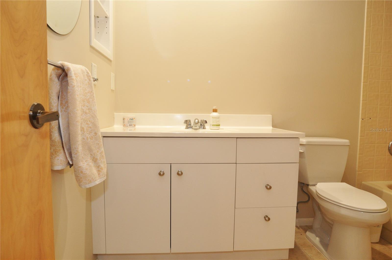 5565 SALEM SQUARE DR N — photo 27