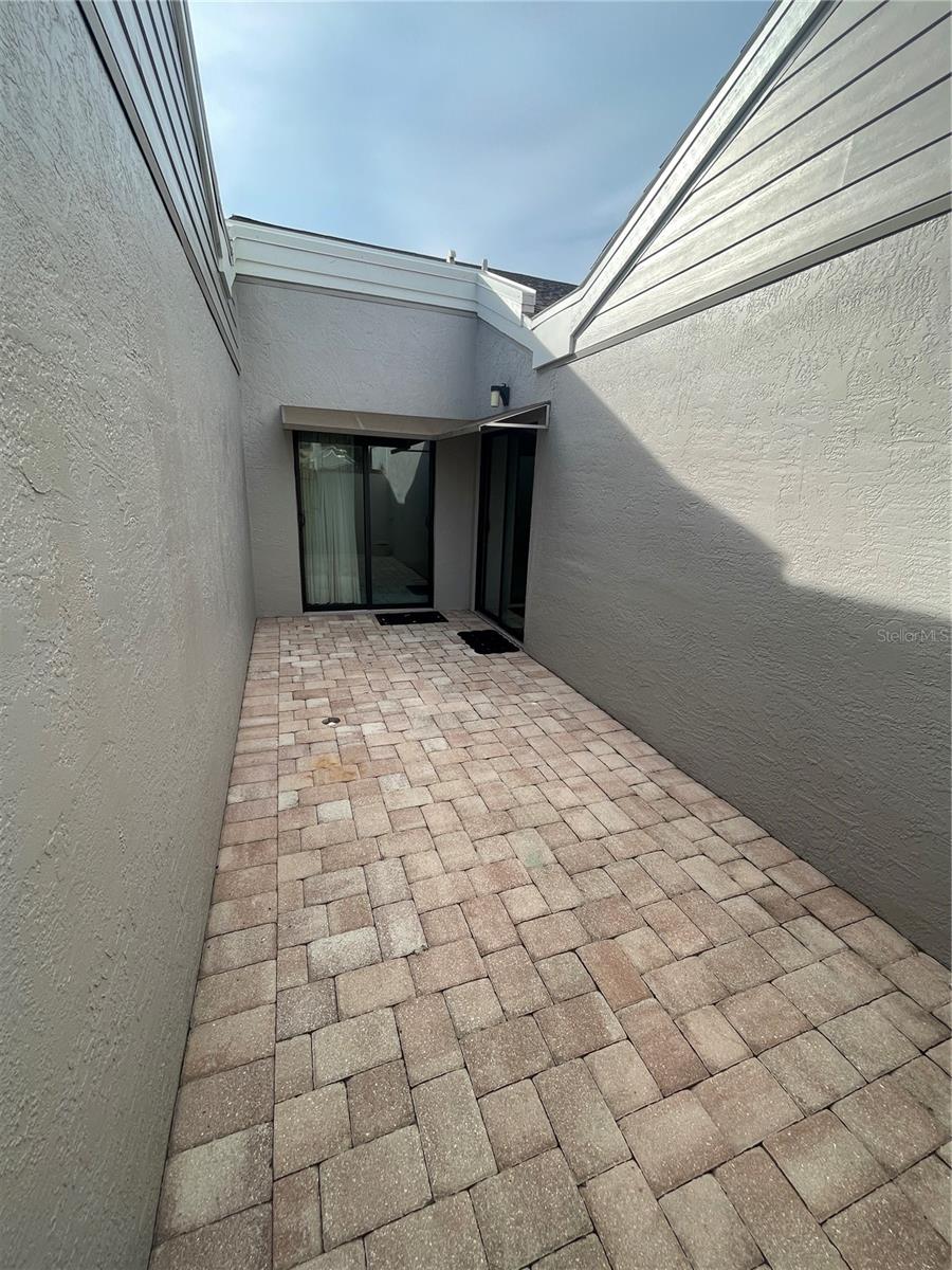 5565 SALEM SQUARE DR N — photo 38