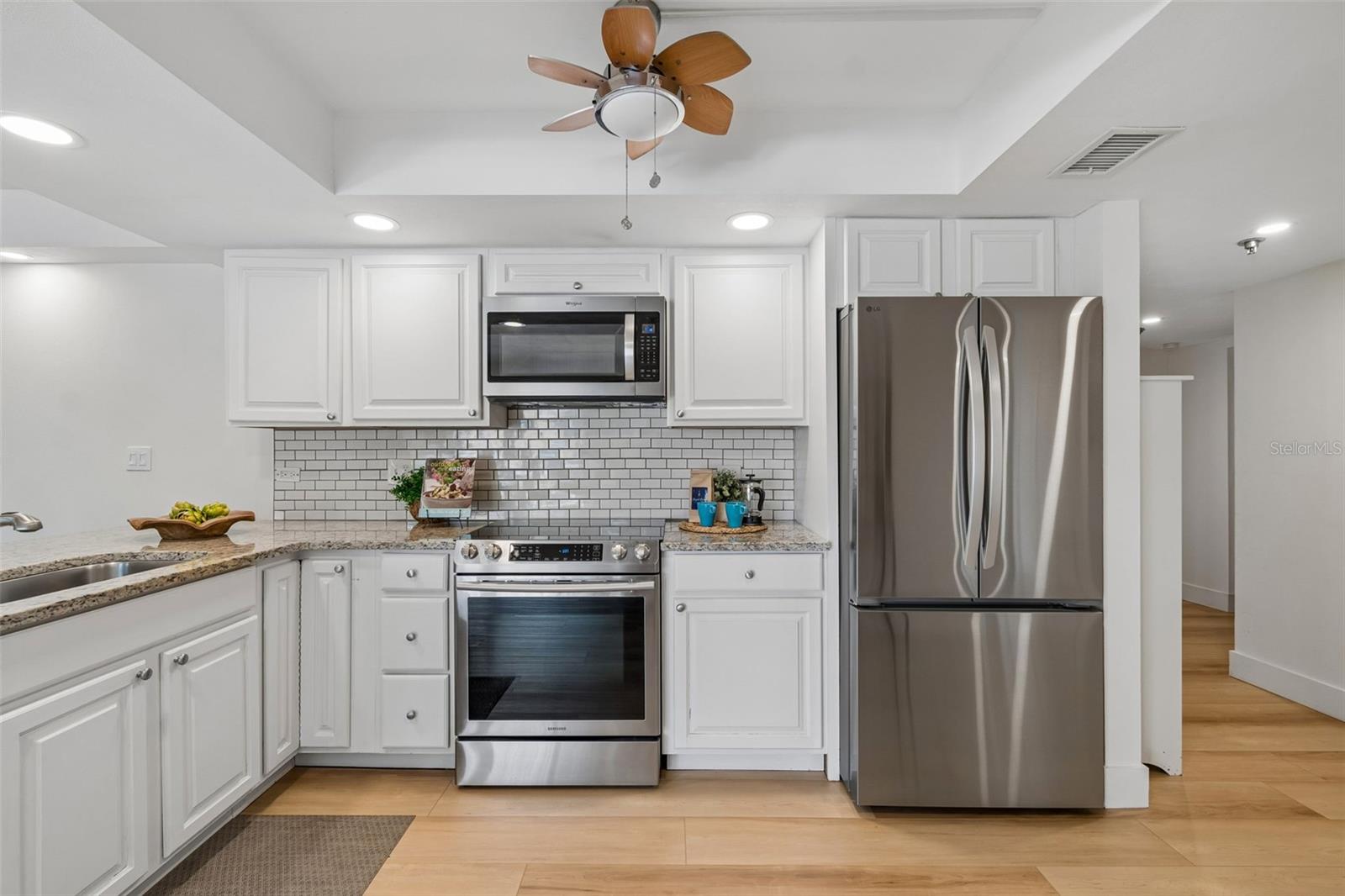 7430 SUNSHINE SKYWAY LN S #201 — photo 18