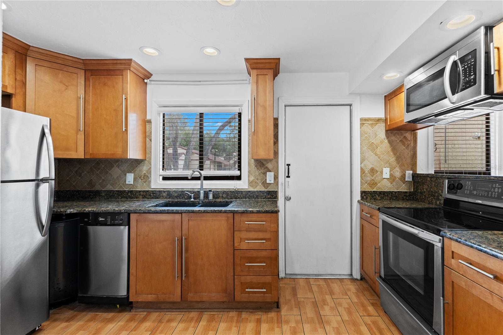 5641 ASHLEY OAKS DR #37 — photo 2