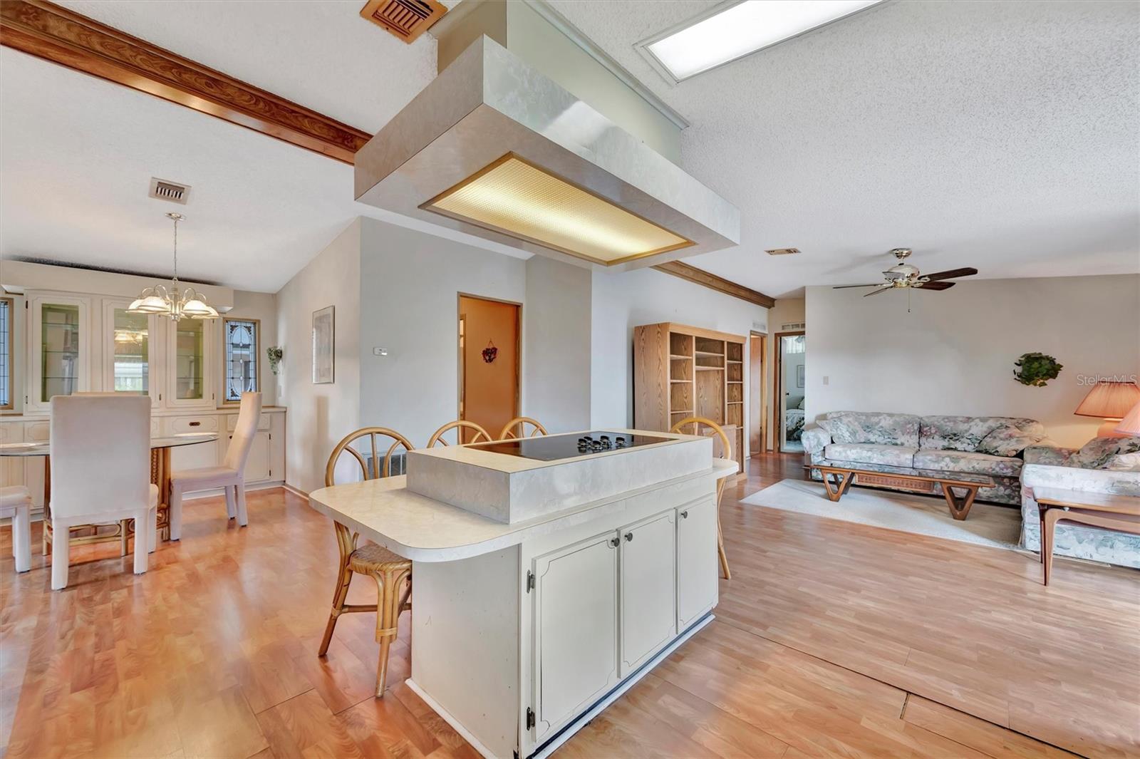 236 N SAINT THOMAS CIR — photo 8