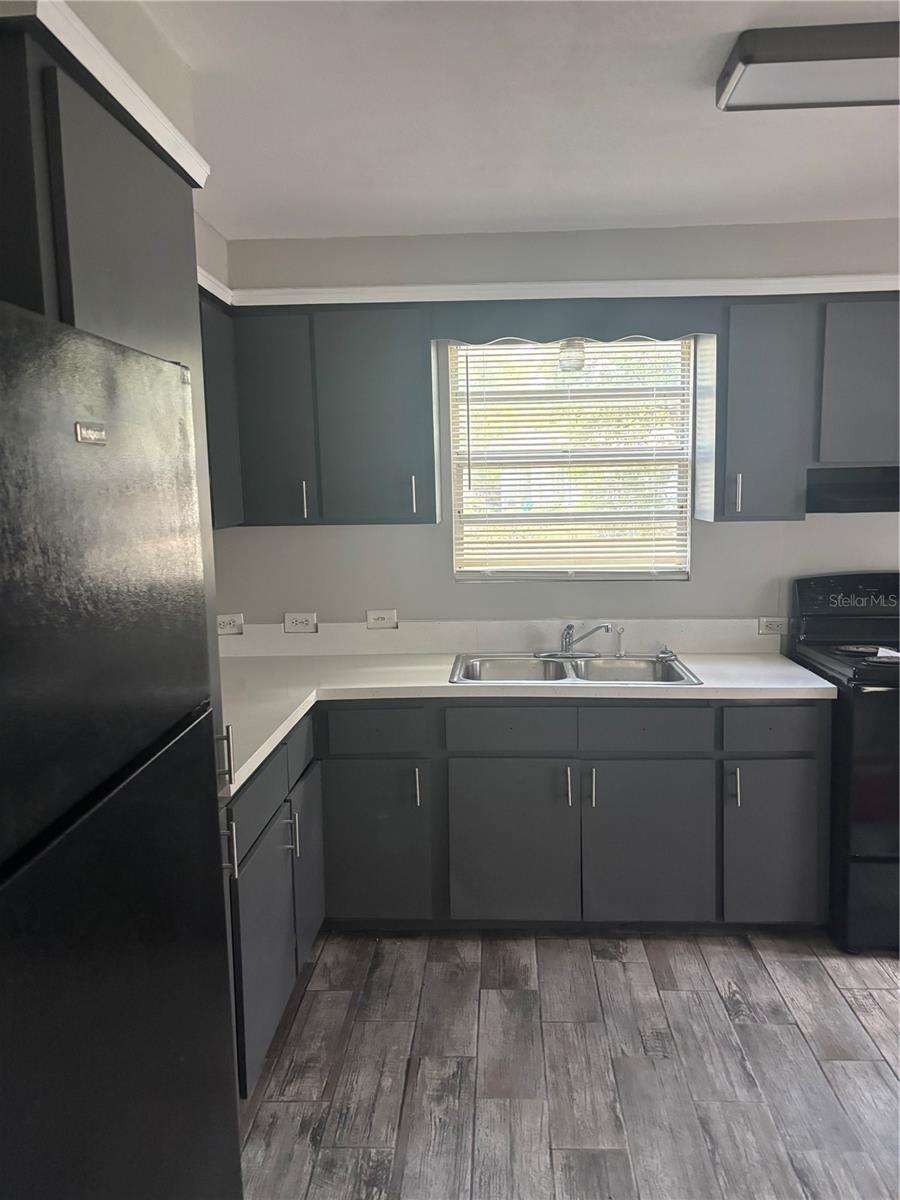 807 E OSBORNE AVE — photo 4