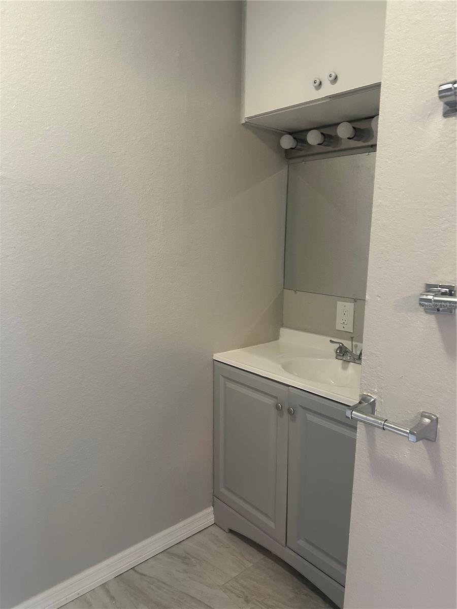 807 E OSBORNE AVE — photo 7