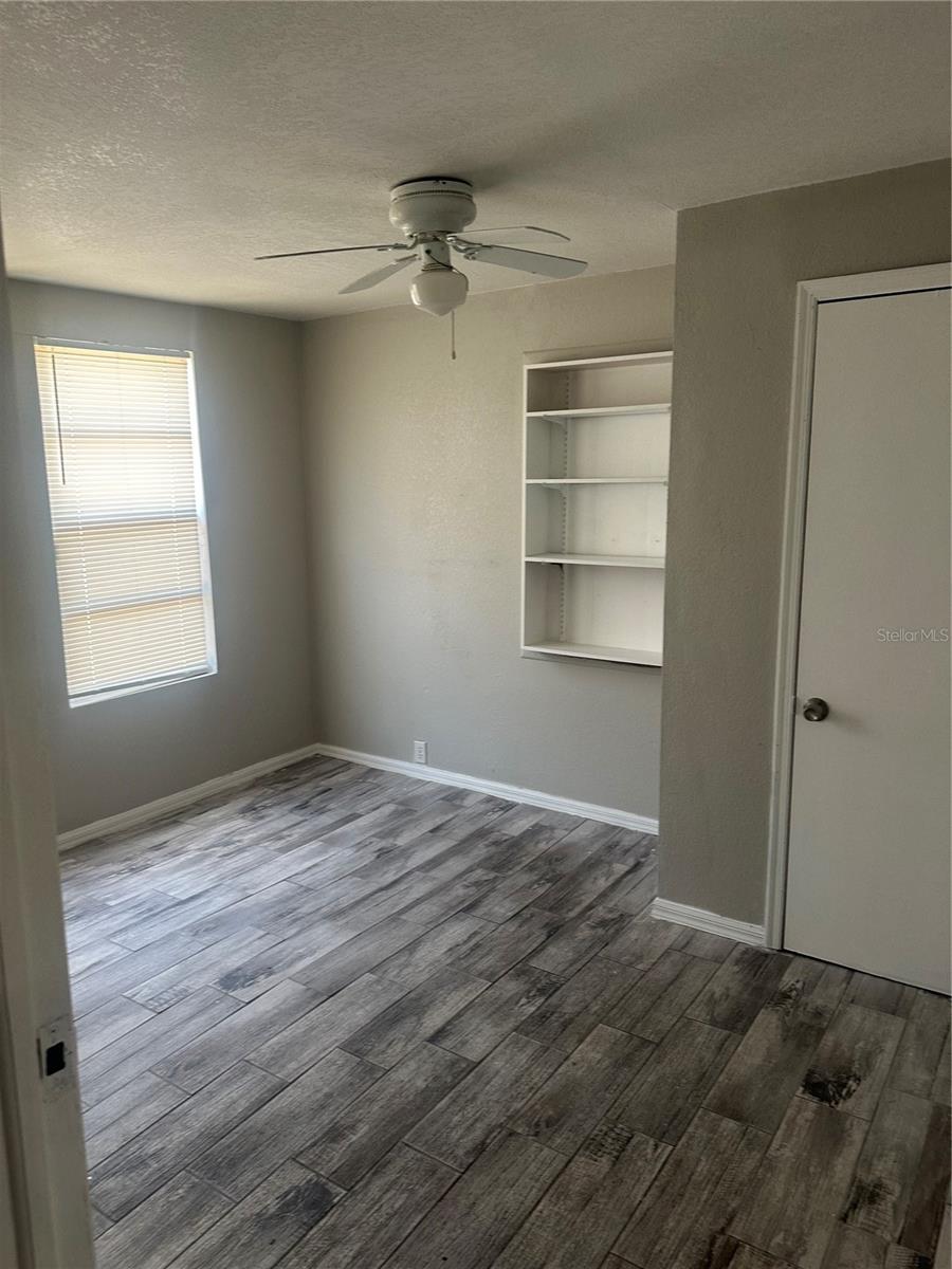 807 E OSBORNE AVE — photo 10